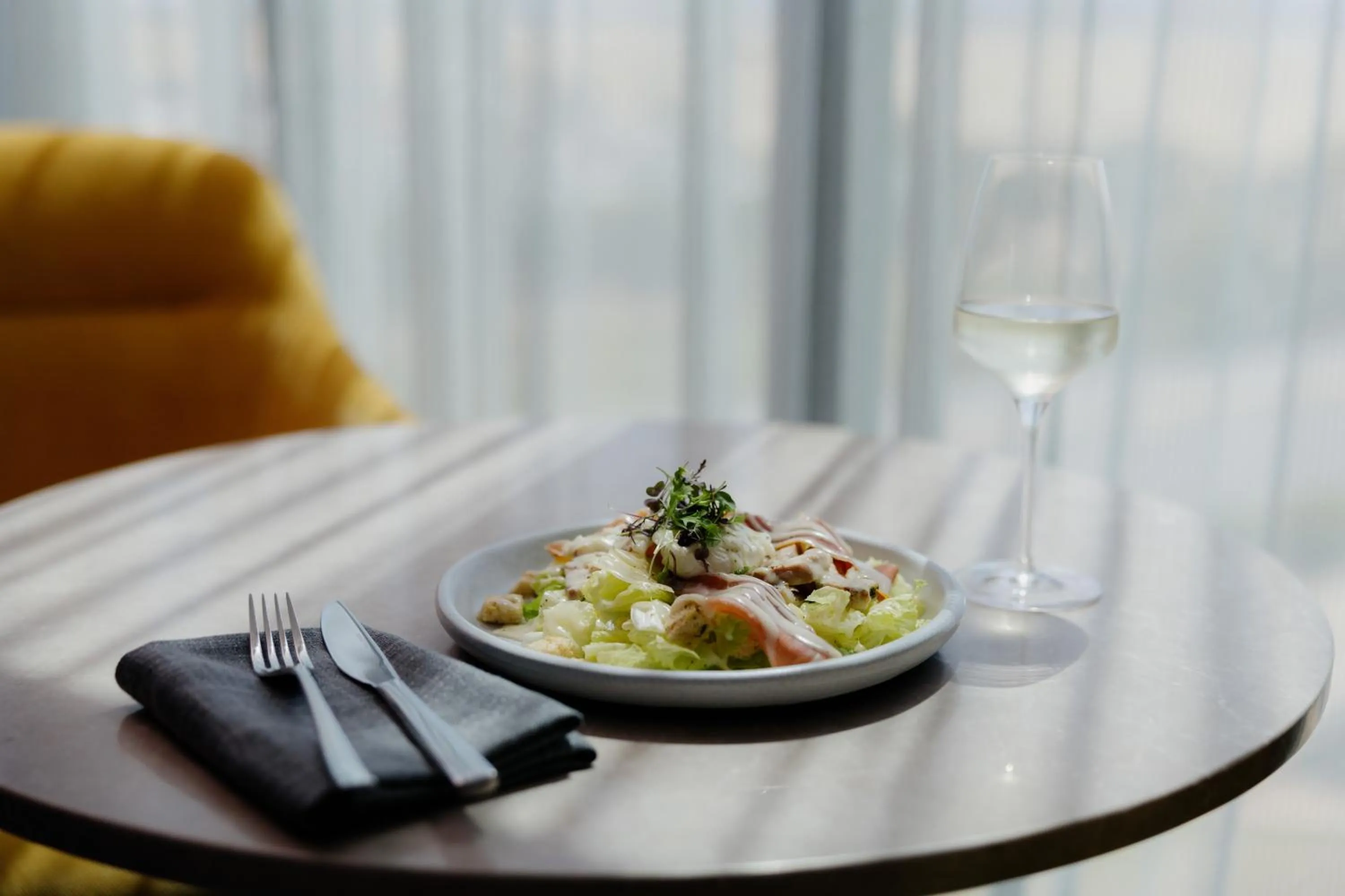 Living room in Crowne Plaza Adelaide Mawson Lakes by IHG