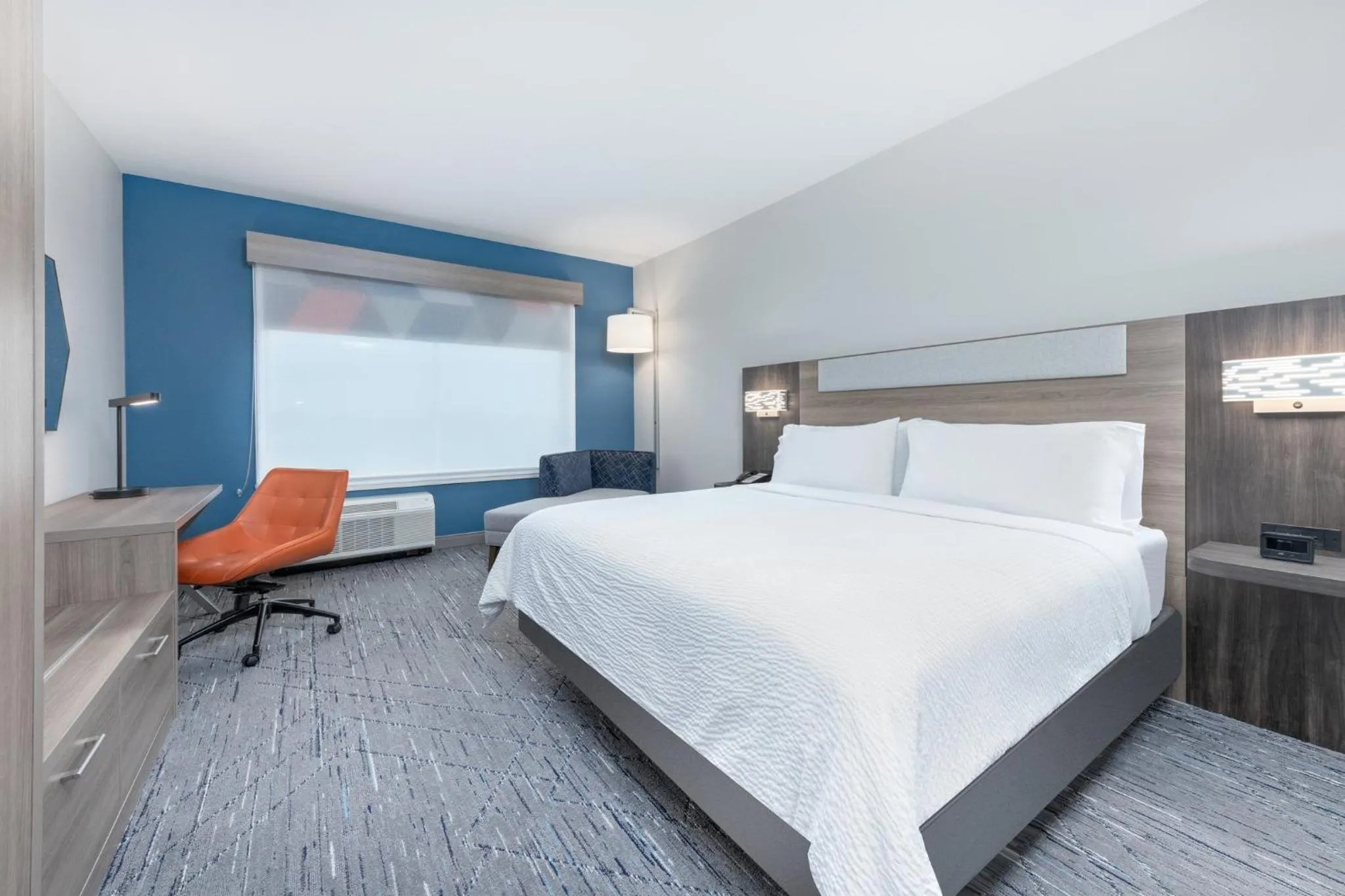 Photo of the whole room, Bed in Holiday Inn Express & Suites Austin Airport East by IHG