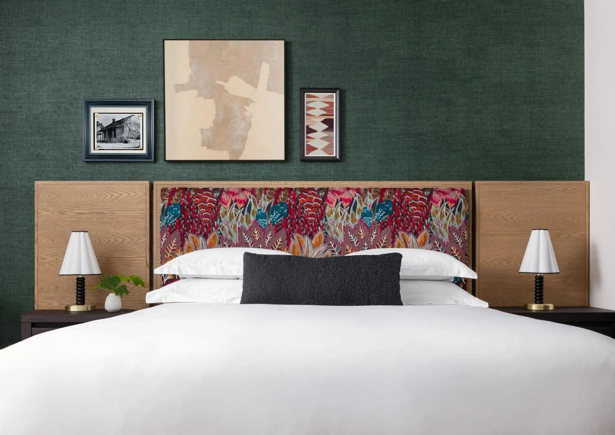 Photo of the whole room, Bed in Kimpton Santo San Antonio - Riverwalk by IHG