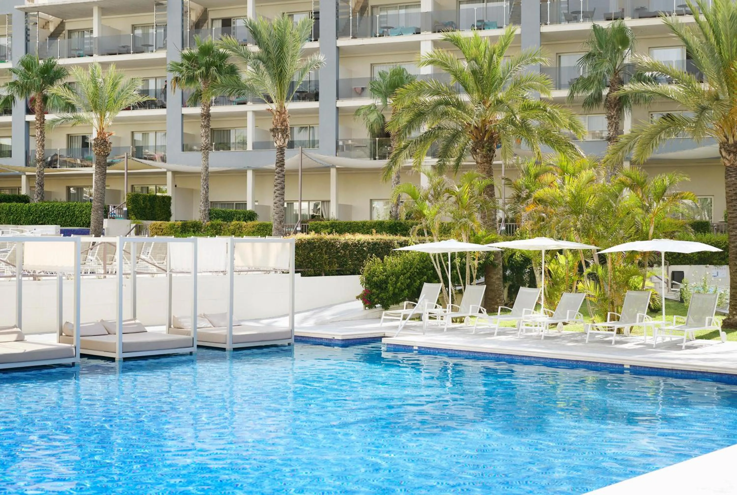Swimming pool in Zafiro Palace Alcudia