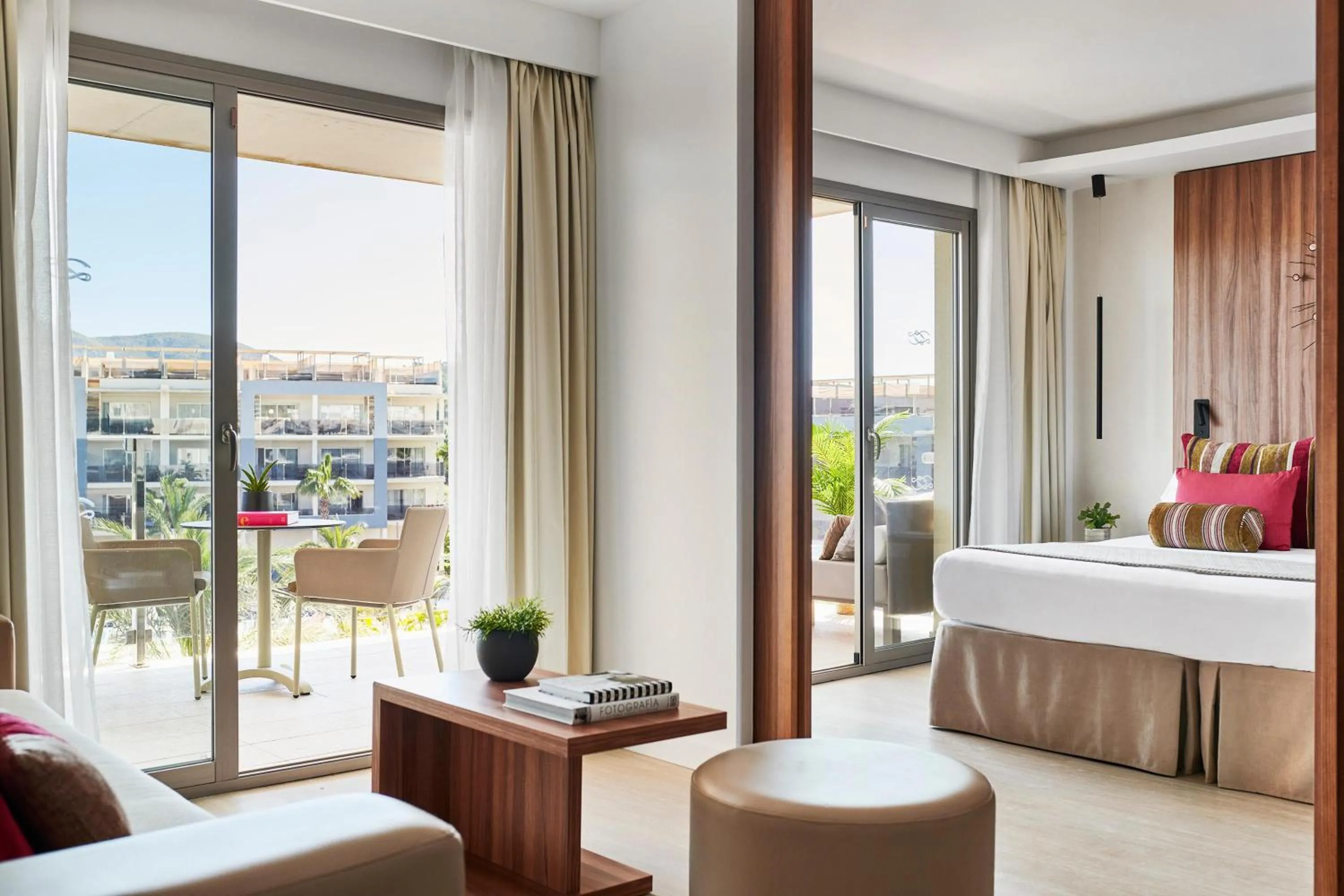 Photo of the whole room, Bed in Zafiro Palace Alcudia