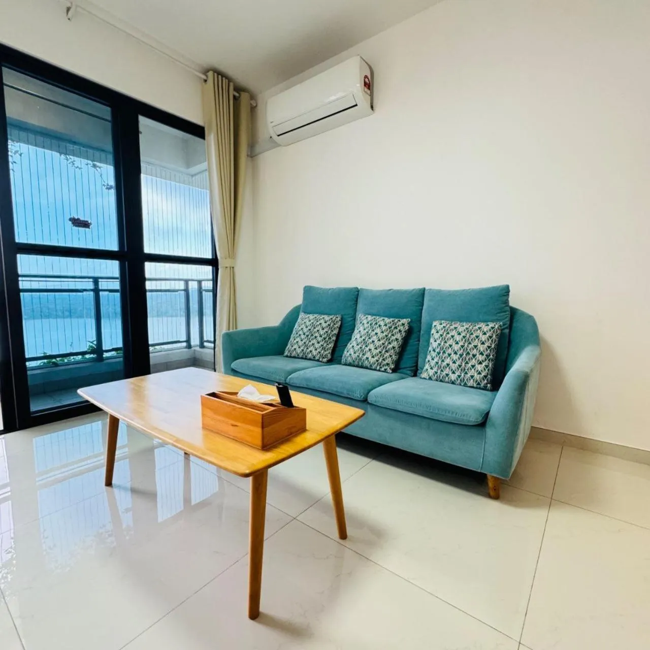 Seaview 2B1R 5pax Condo Forest City 1G-1608