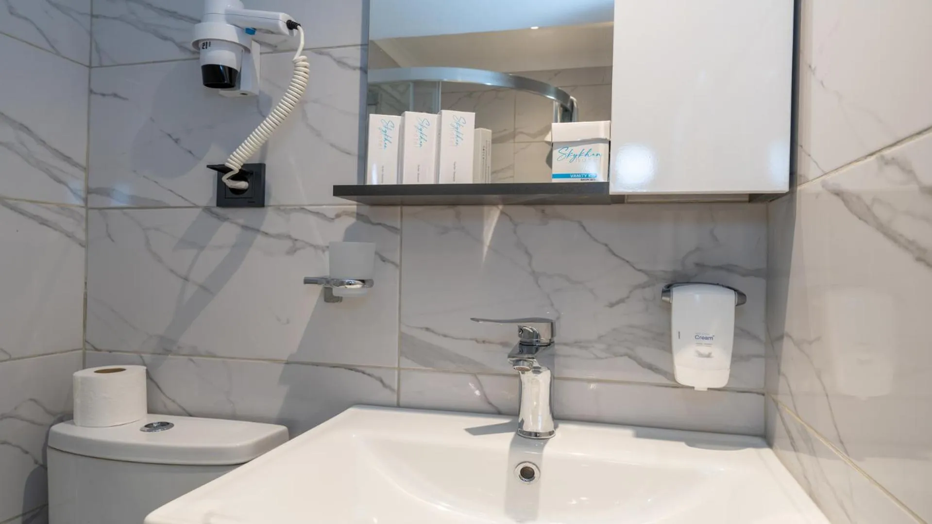 Bathroom in Skykhan Otel