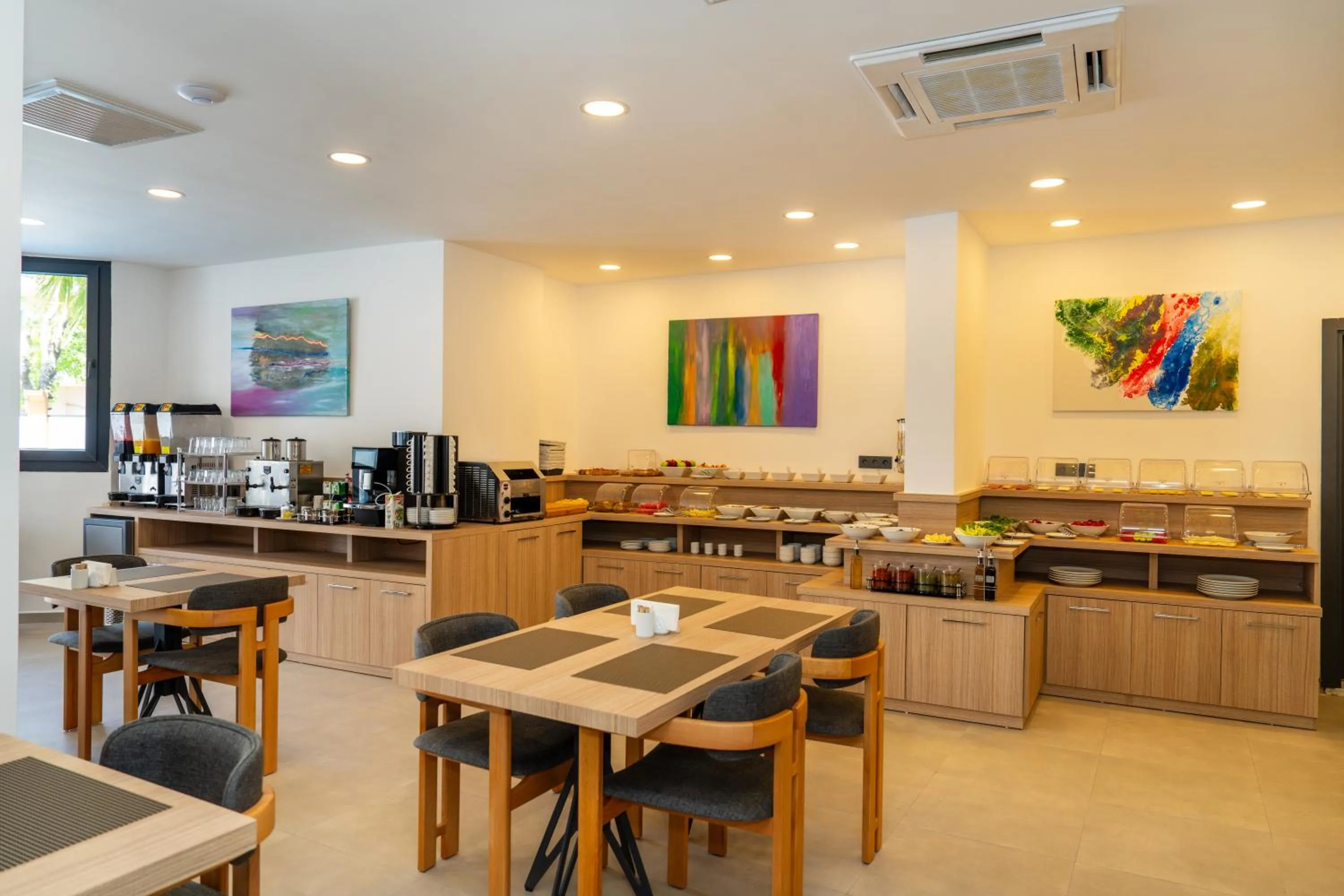 Restaurant/places to eat in Skykhan Otel