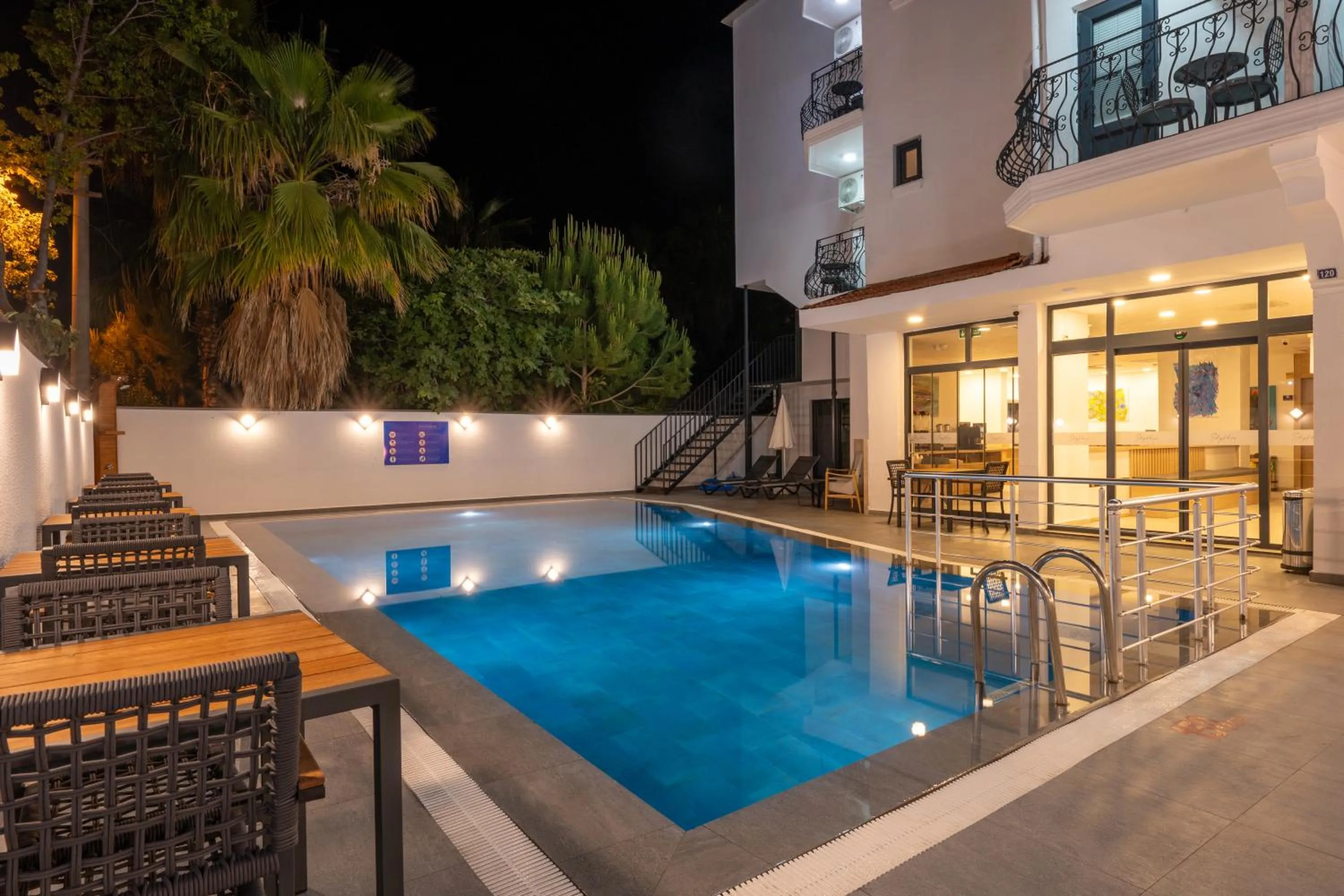 Swimming pool in Skykhan Otel