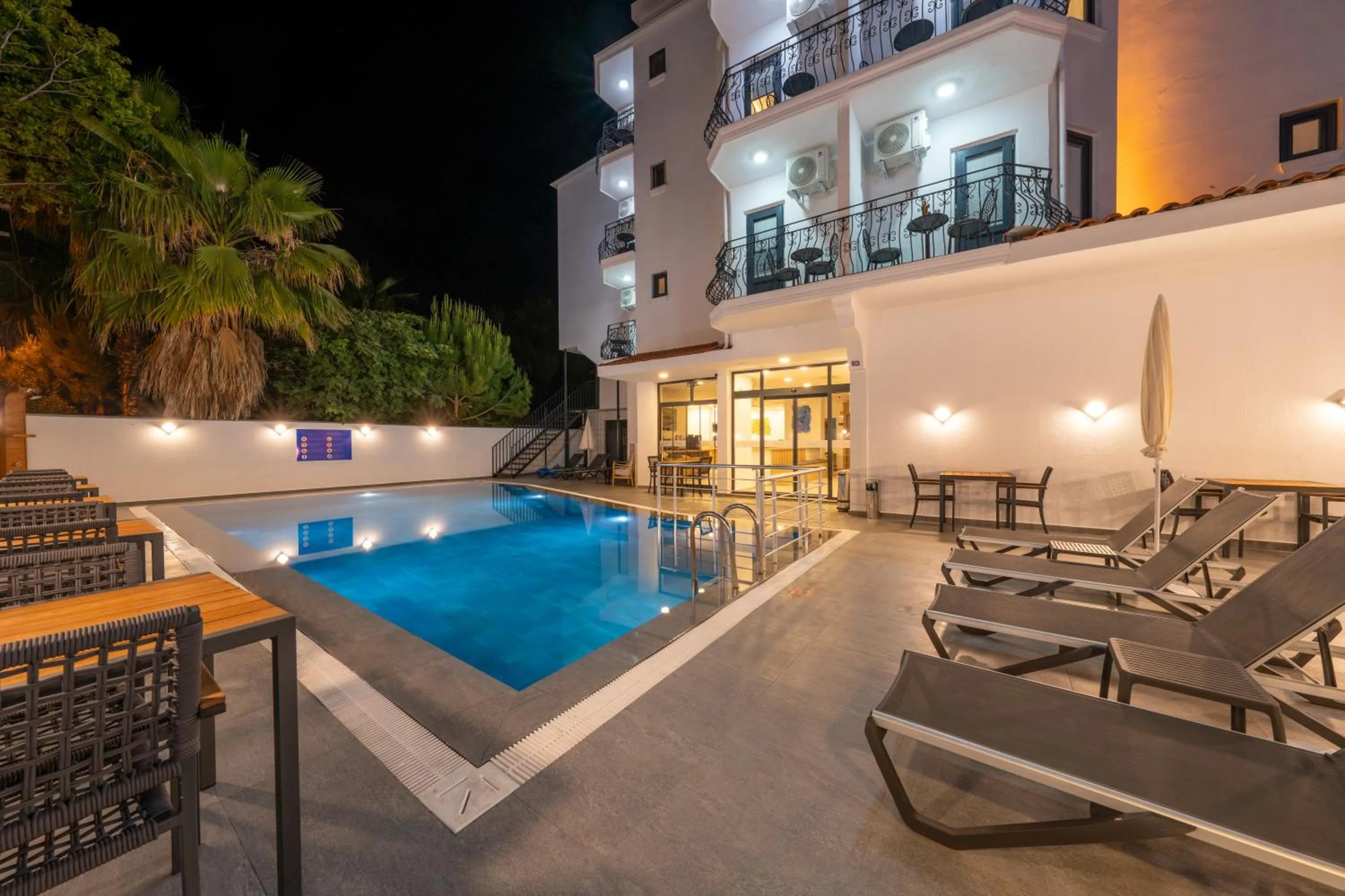 Swimming pool in Skykhan Otel