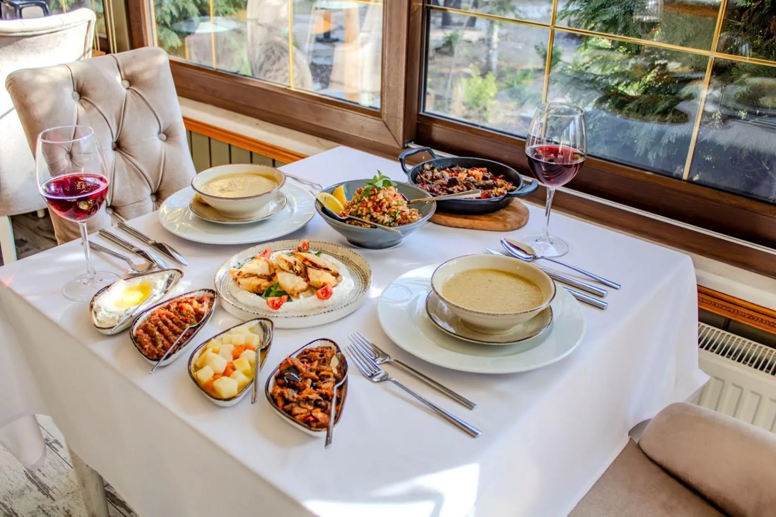 Restaurant/places to eat in 216 North Hotel