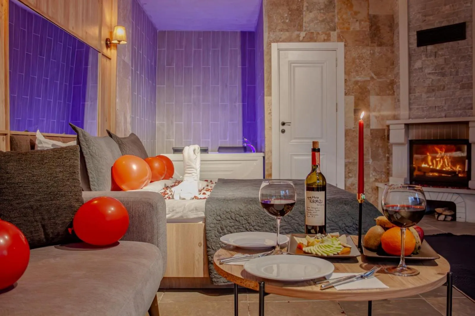 TV and multimedia in 216 North Hotel