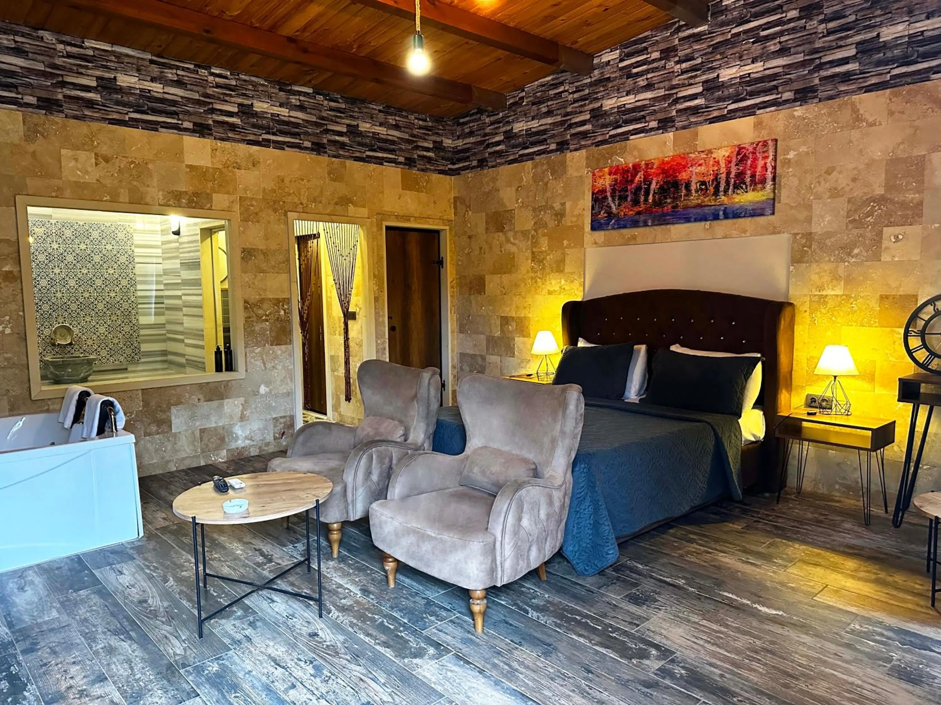 Photo of the whole room in 216 North Hotel