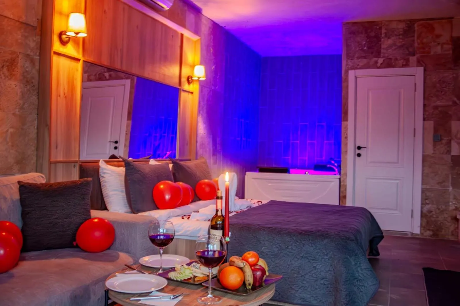 Food and drinks in 216 North Hotel