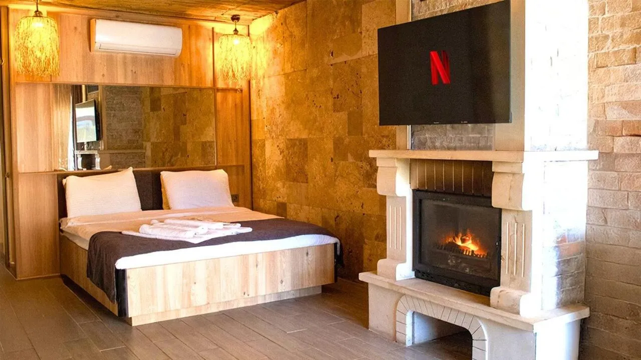 Communal lounge/ TV room, Bed in 216 North Hotel