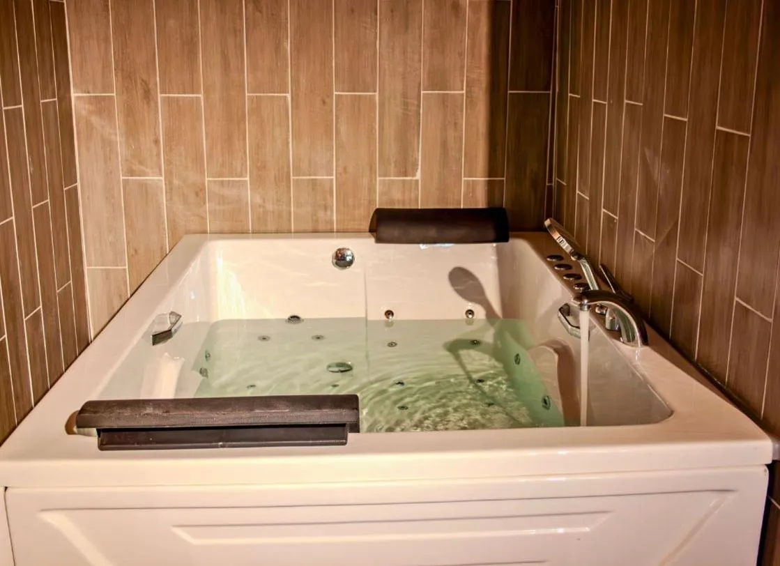 Bathroom in 216 North Hotel