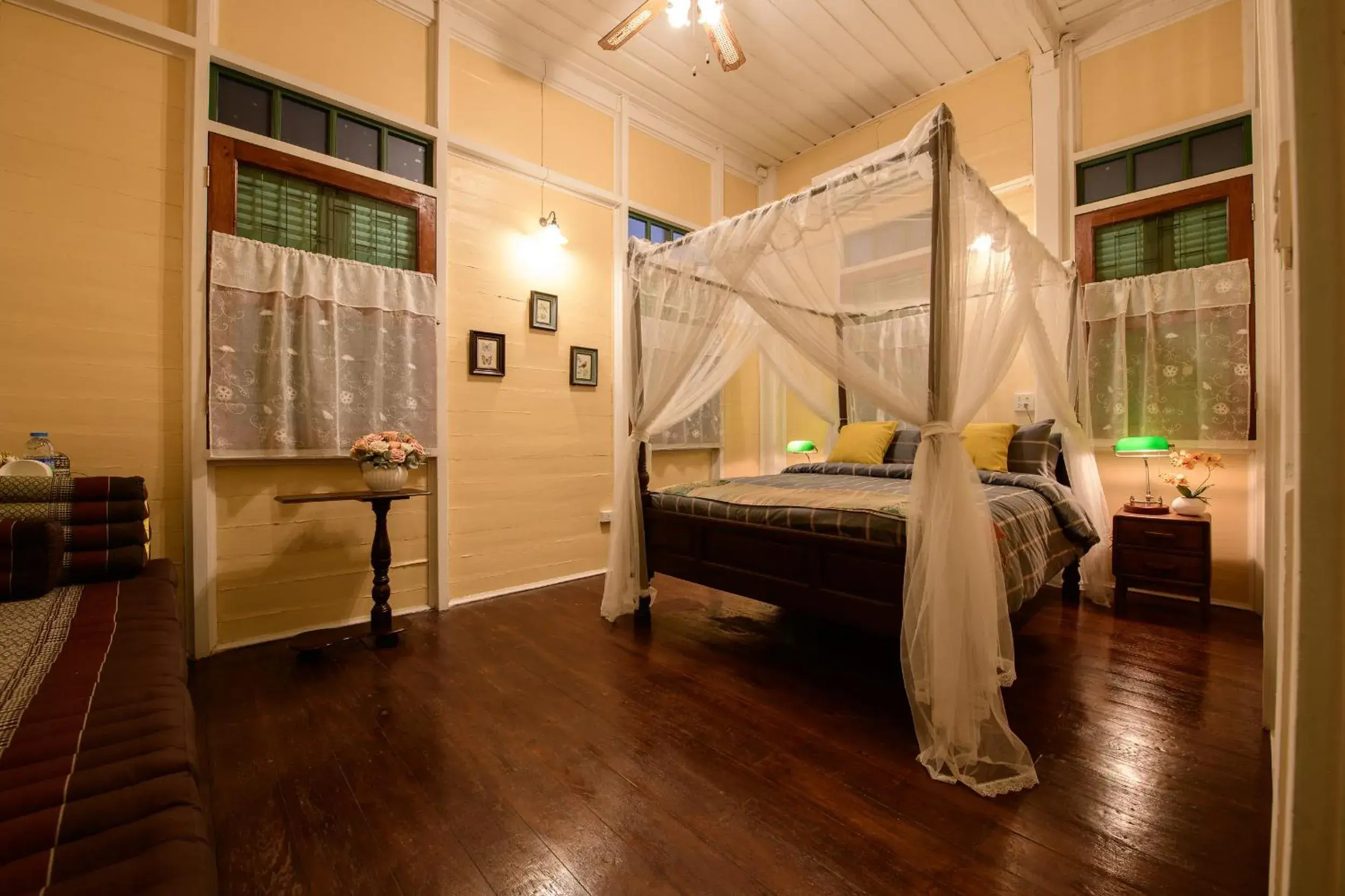 Deluxe Queen Room in Wallaya Heritage Stay Deluxe Queen Room in Wallaya Heritage Stay