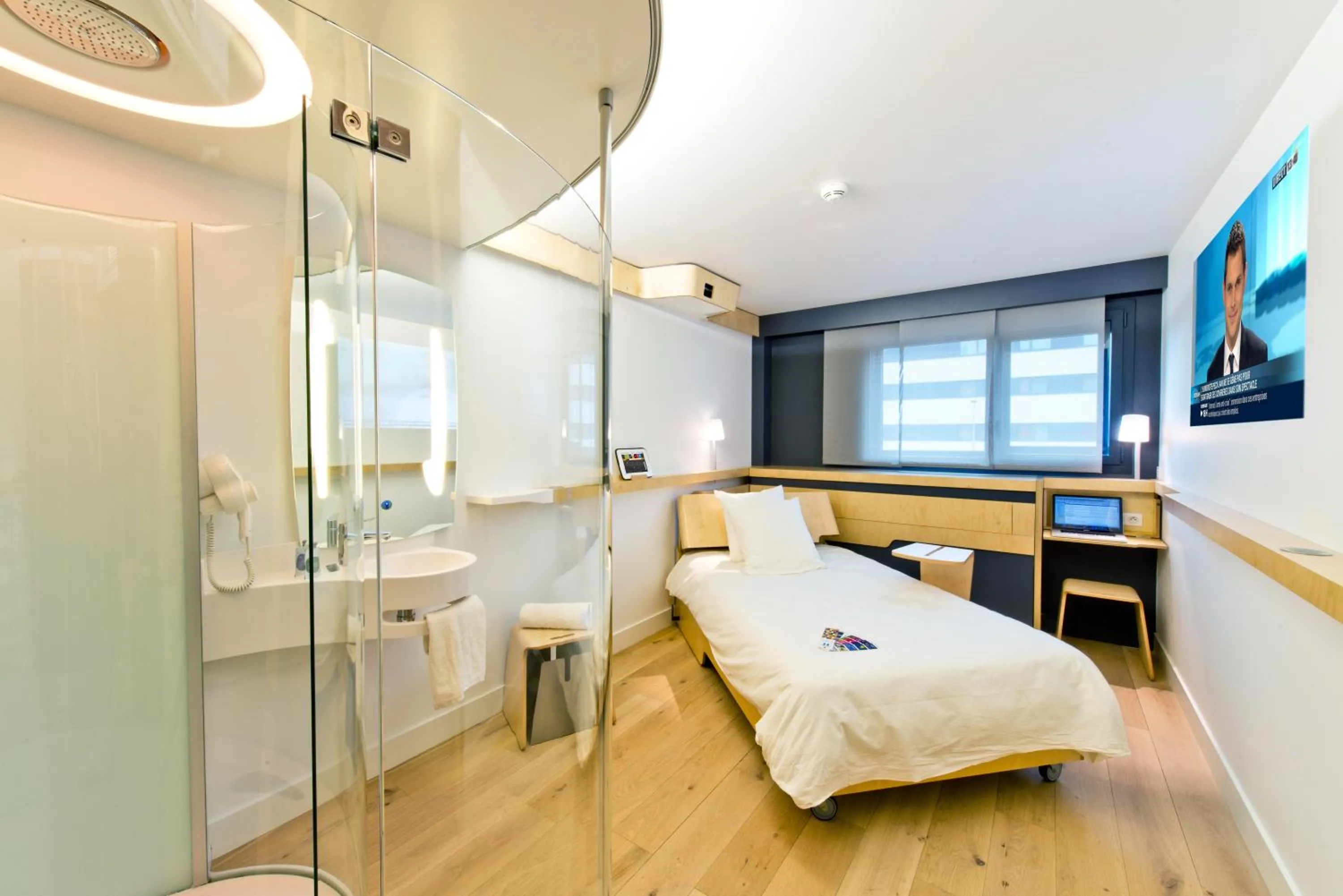 Bathroom, Bed in Nomad Paris Roissy CDG