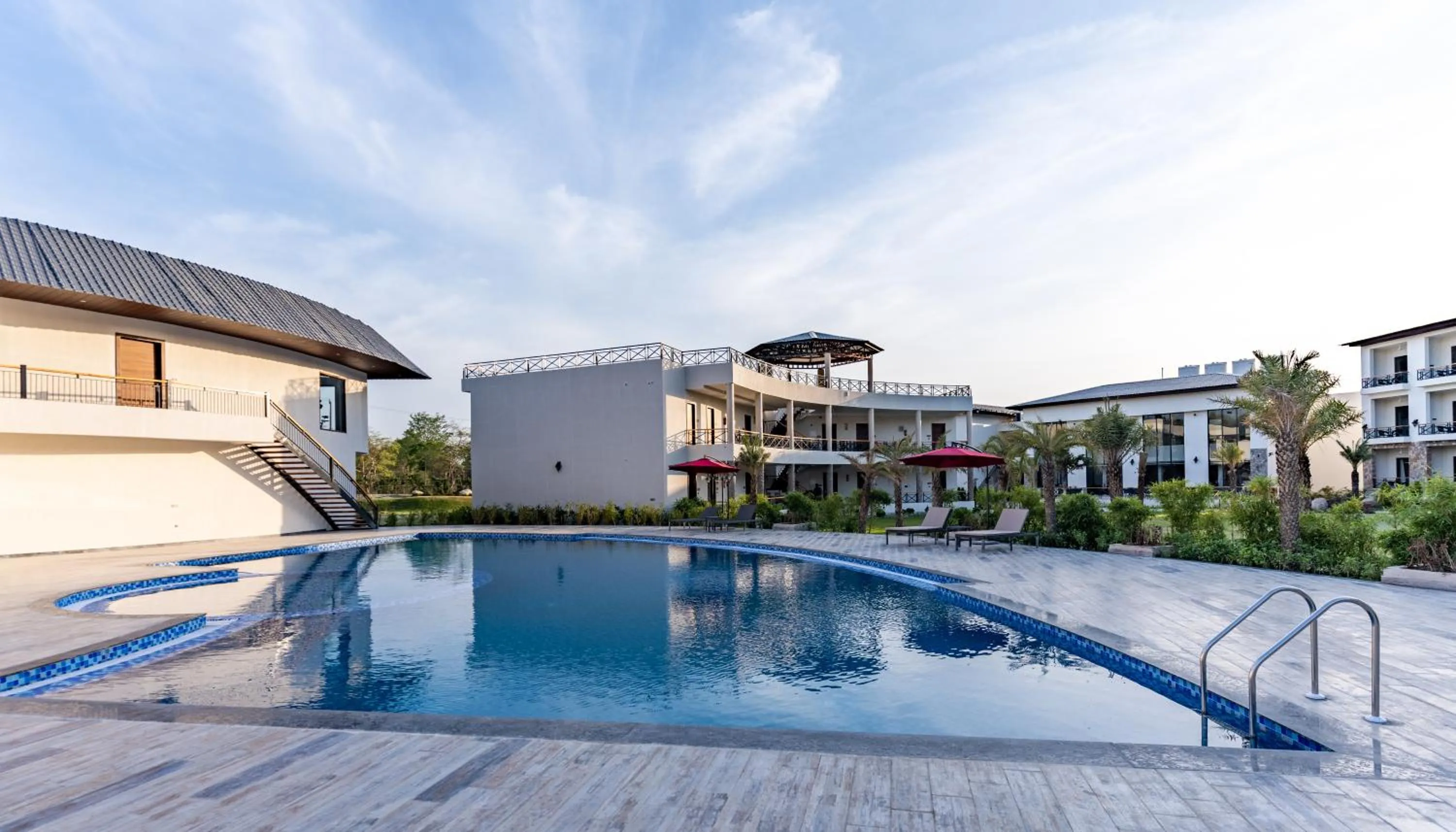 Swimming pool in Shervani Pebbles & Pines Resort & Spa, Corbett