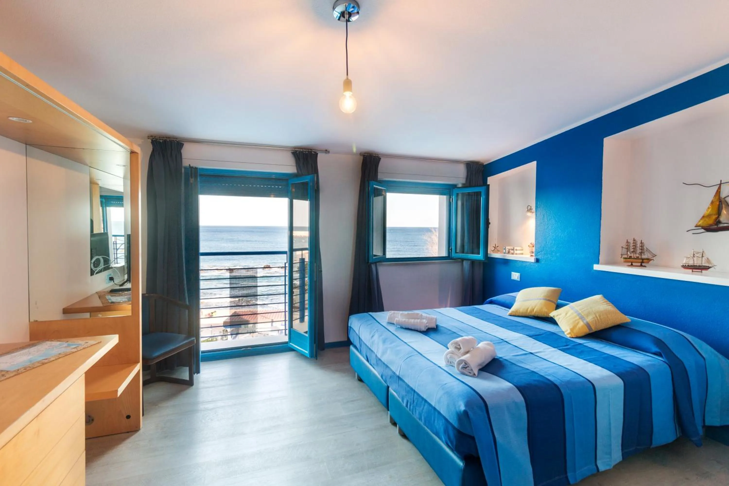 Photo of the whole room, Bed in La Favorita Hotel