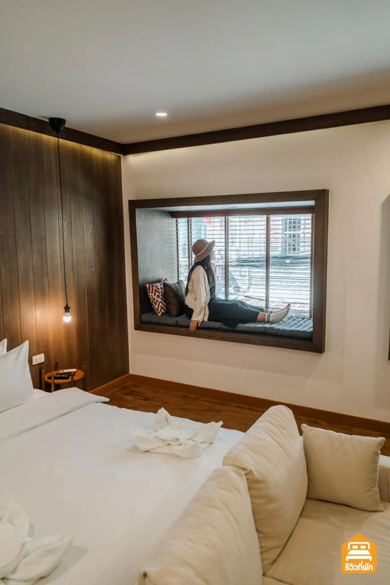 Seating area, Bed in The Folkster House Chiangkhan