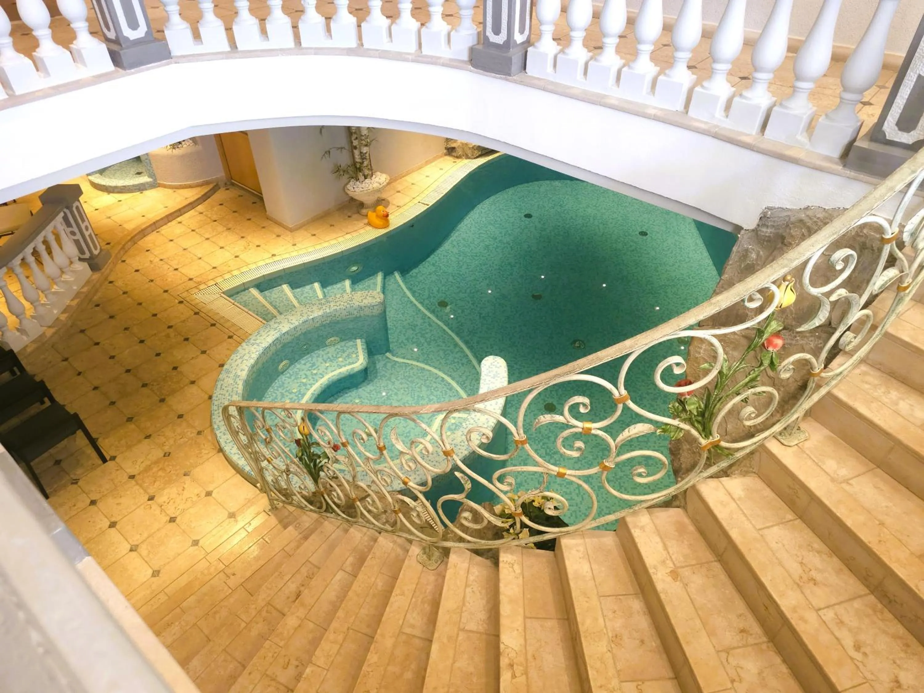 Pool view in Hotel Tonnerhof