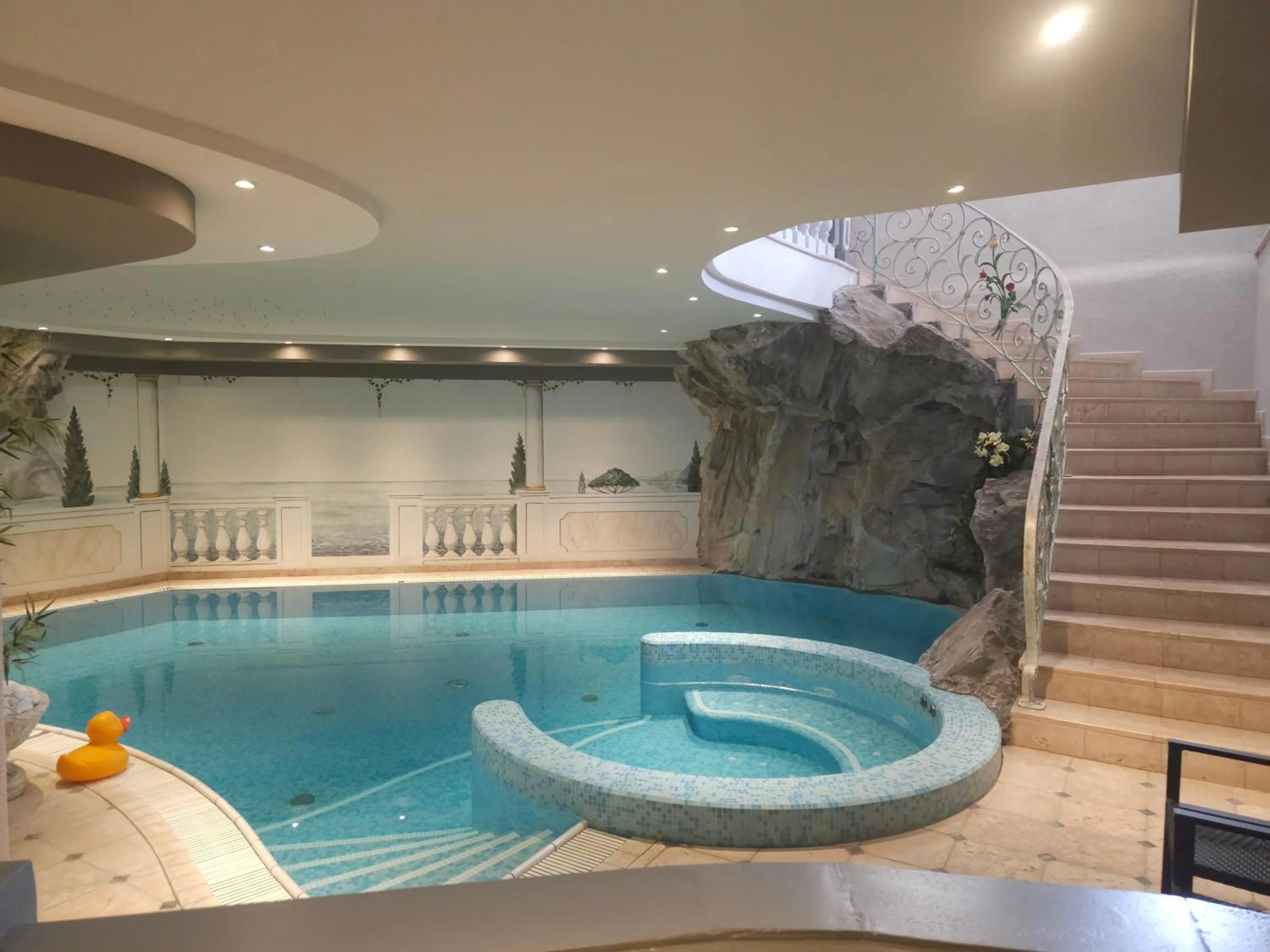 Pool view in Hotel Tonnerhof