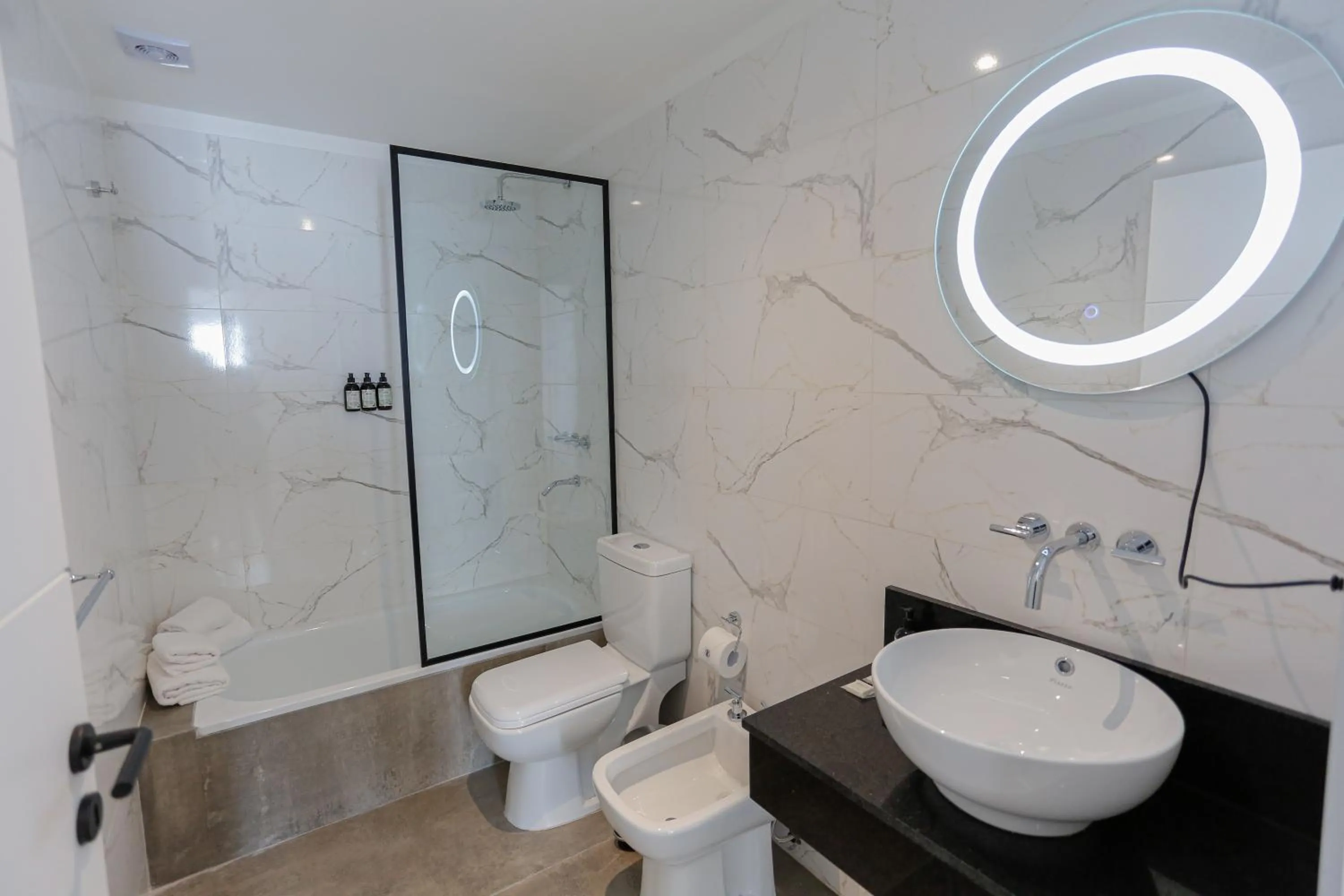 Bathroom in Howard Johnson Undici Republica de La Boca