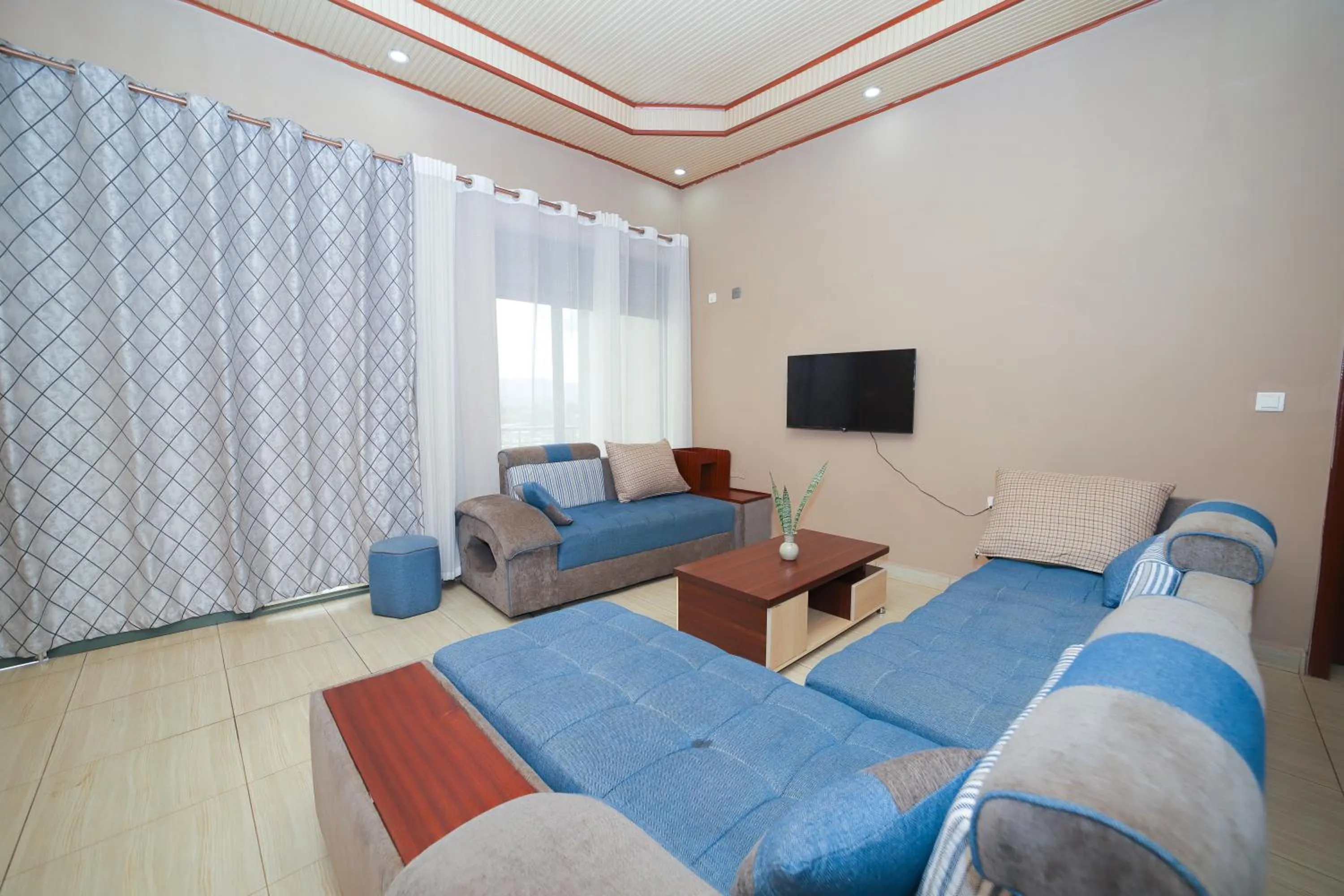 Communal lounge/ TV room in OMX Hotel Remera