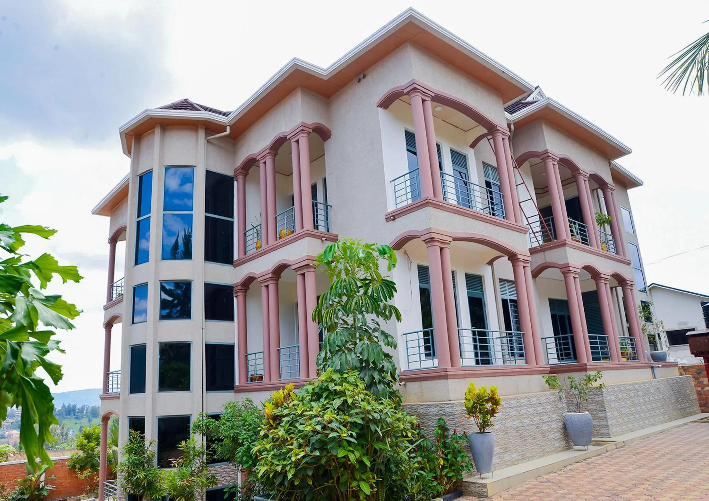 Property building in OMX Hotel Remera