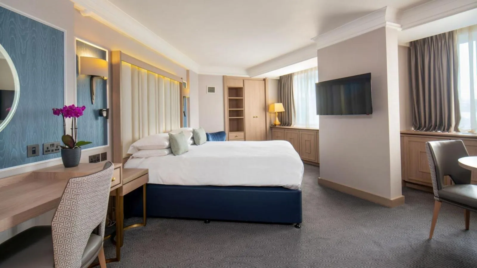 Bedroom, Bed in Danubius Hotel Regents Park