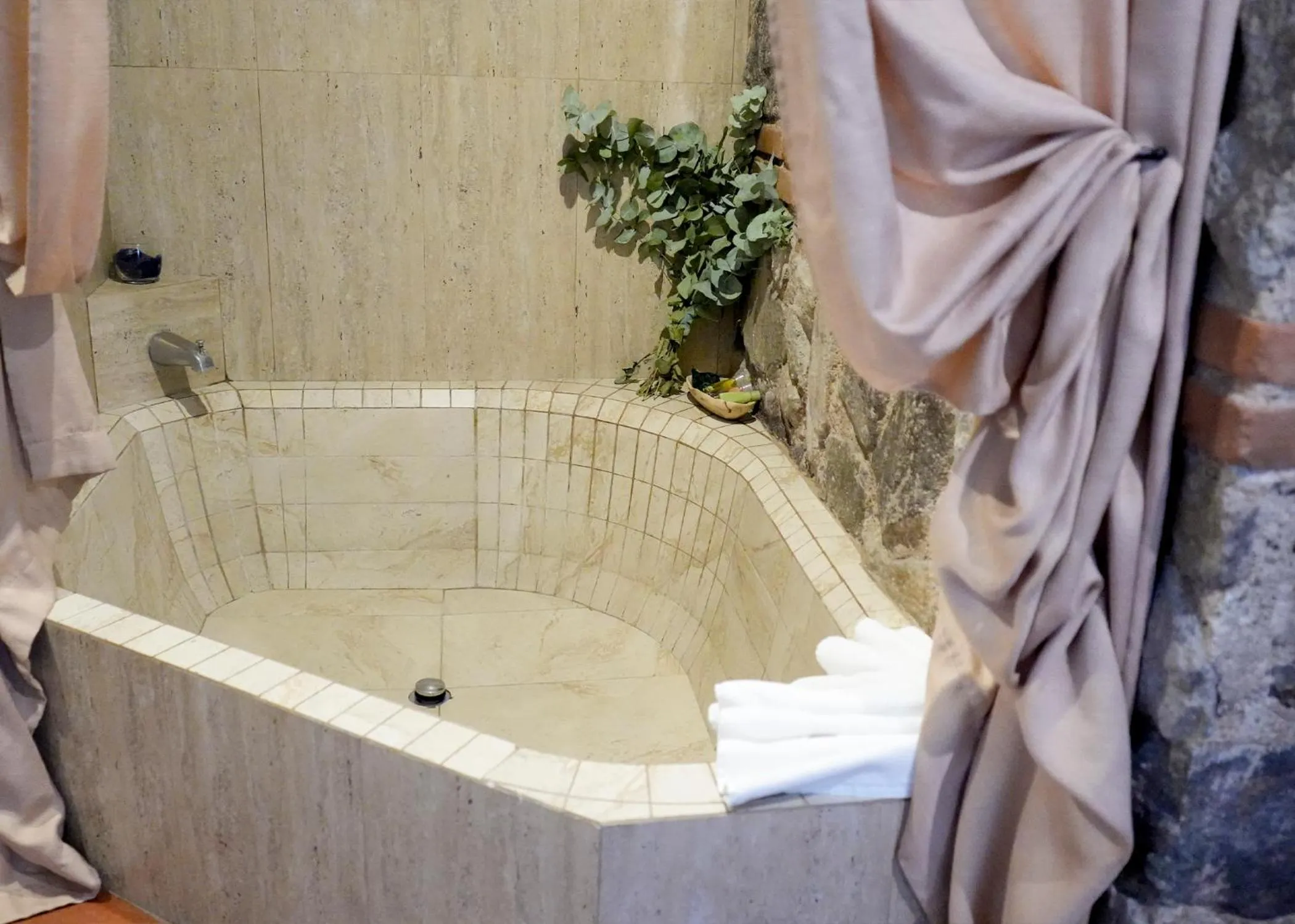 Shower in Ciel Luxe Hotels Antigua Guatemala