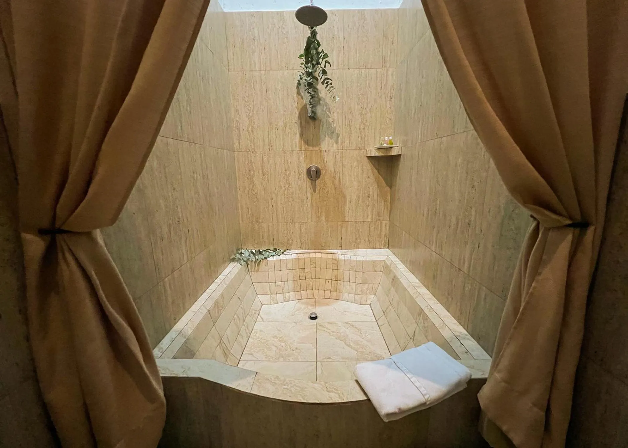 Bath in Ciel Luxe Hotels Antigua Guatemala