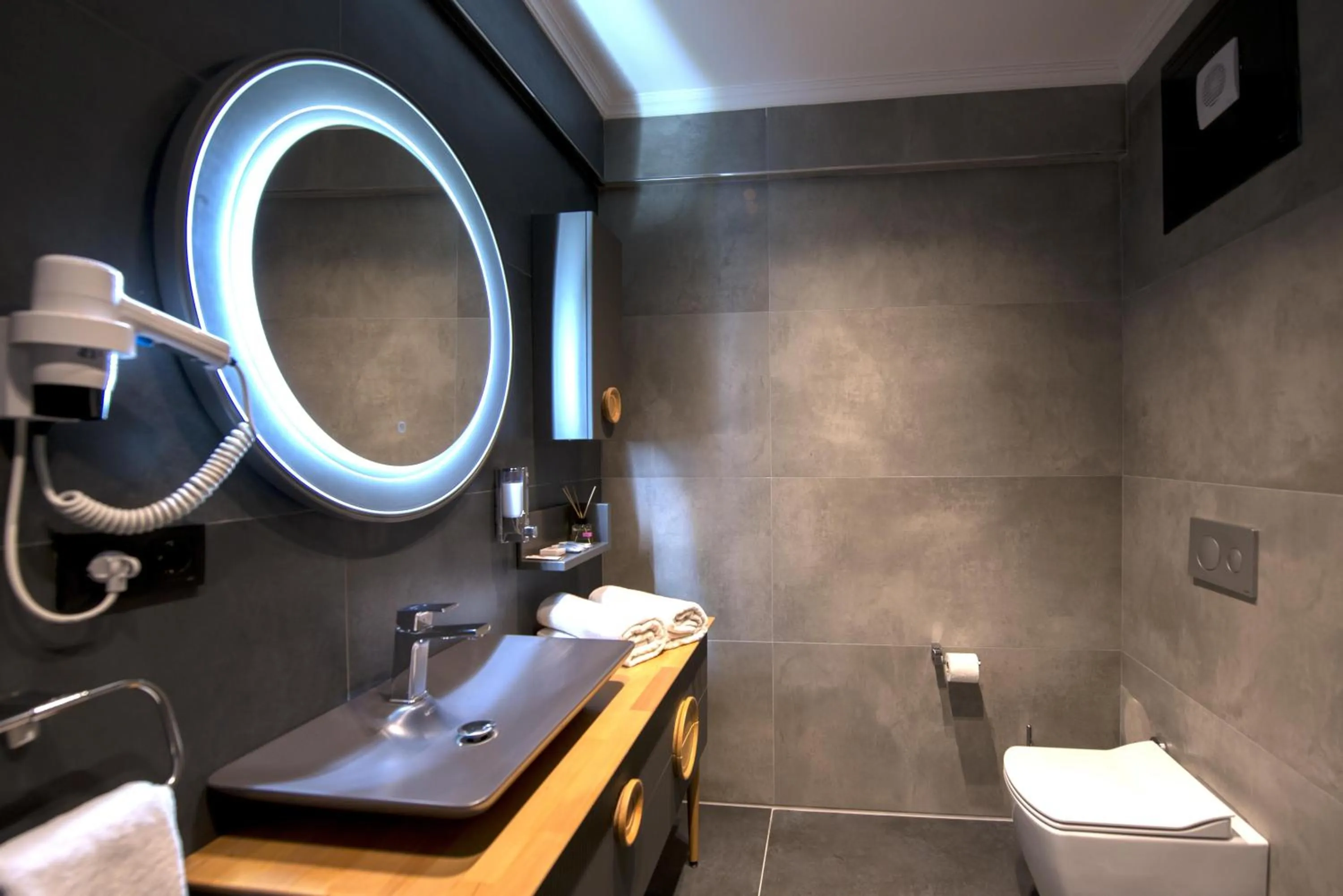Bathroom in Shiboo Suite Otel