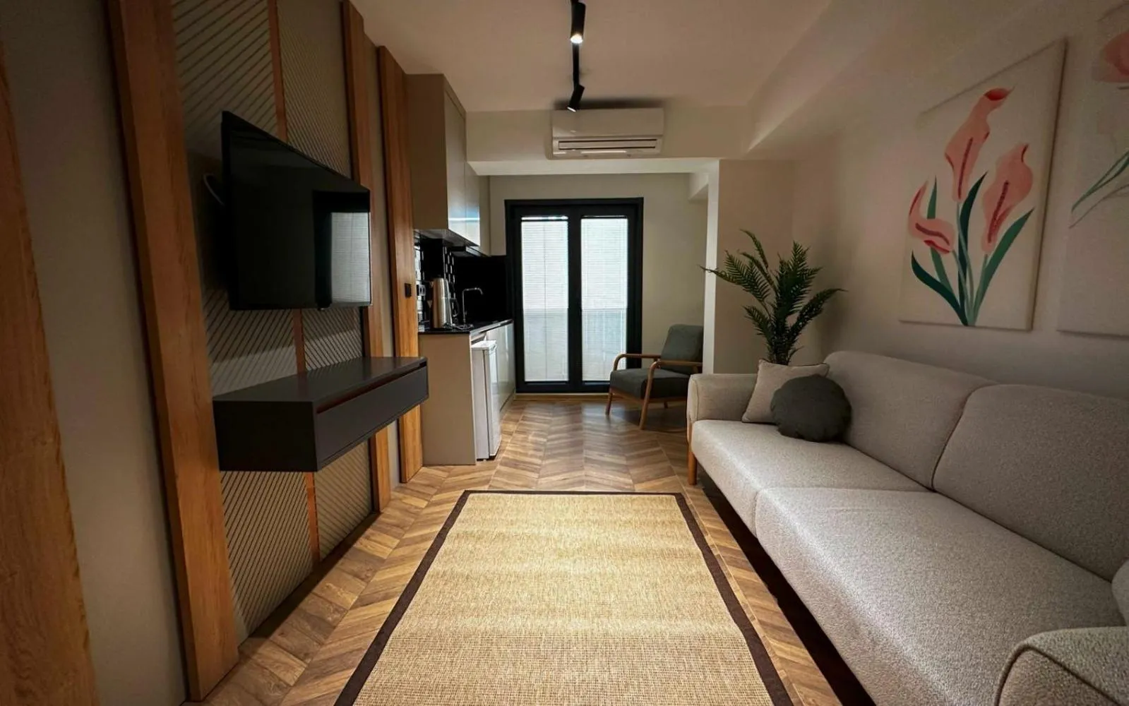 TV and multimedia in Shiboo Suite Otel