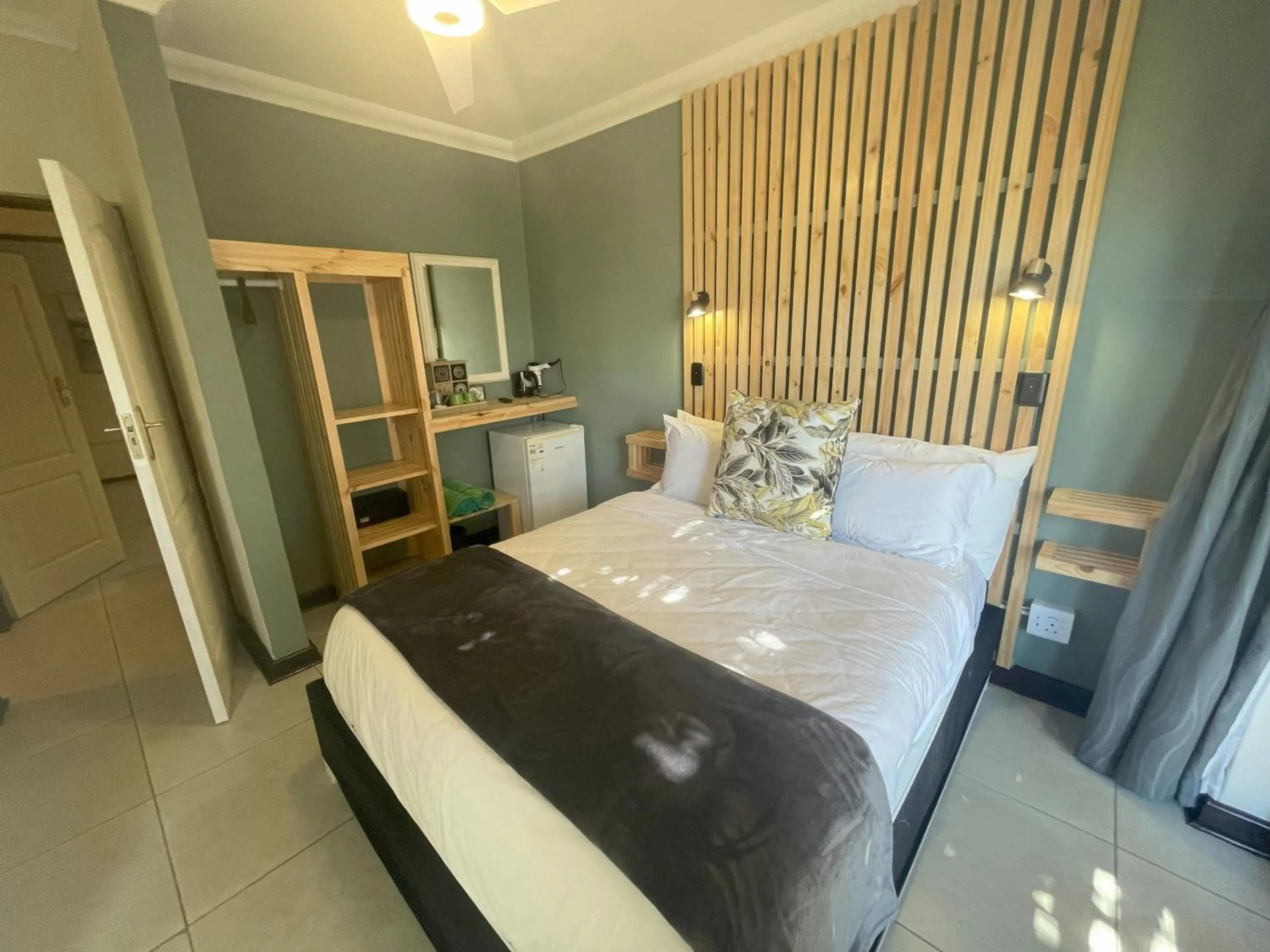 Photo of the whole room, Bed in Wilderness on Sea