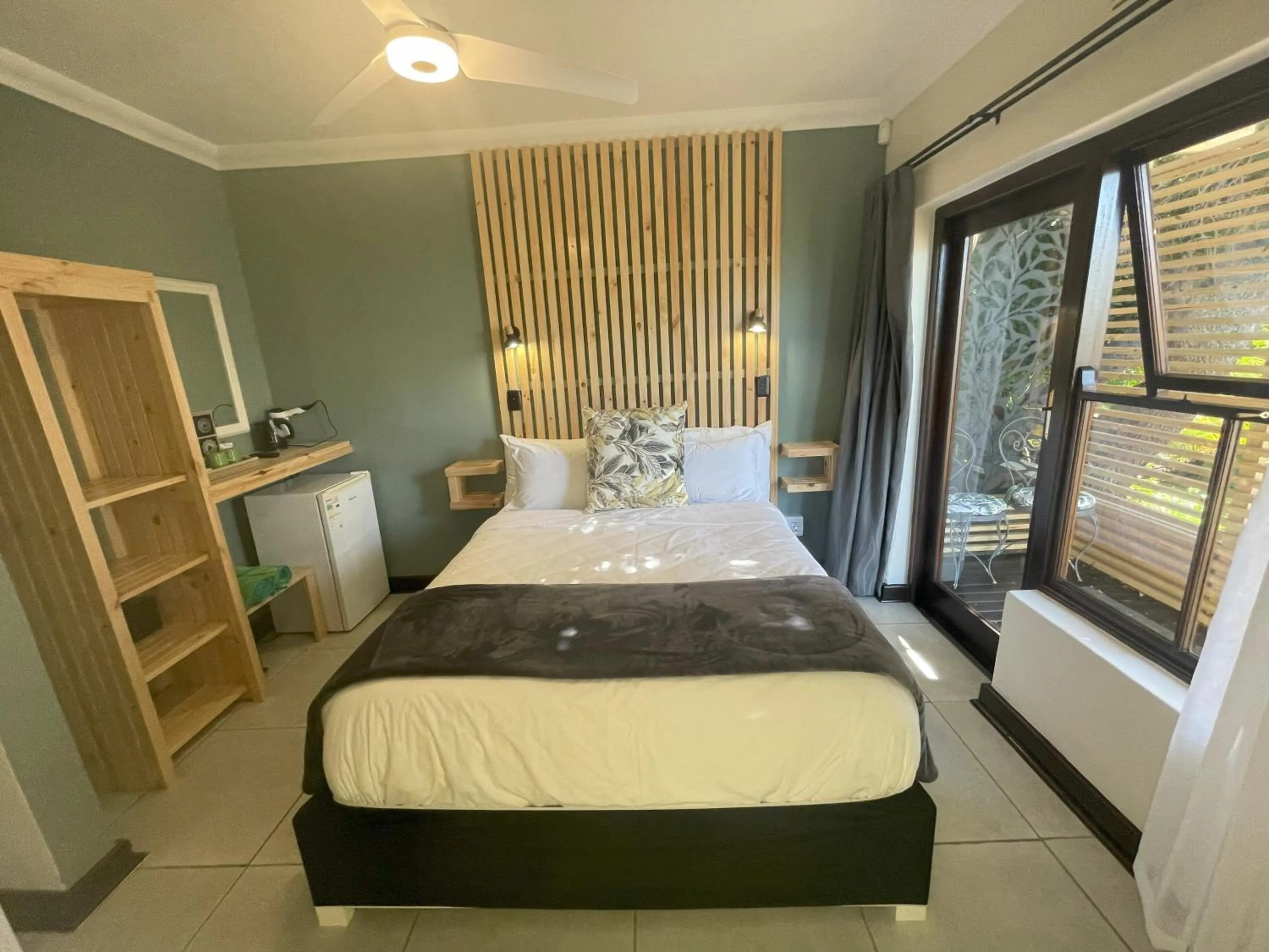 Photo of the whole room, Bed in Wilderness on Sea