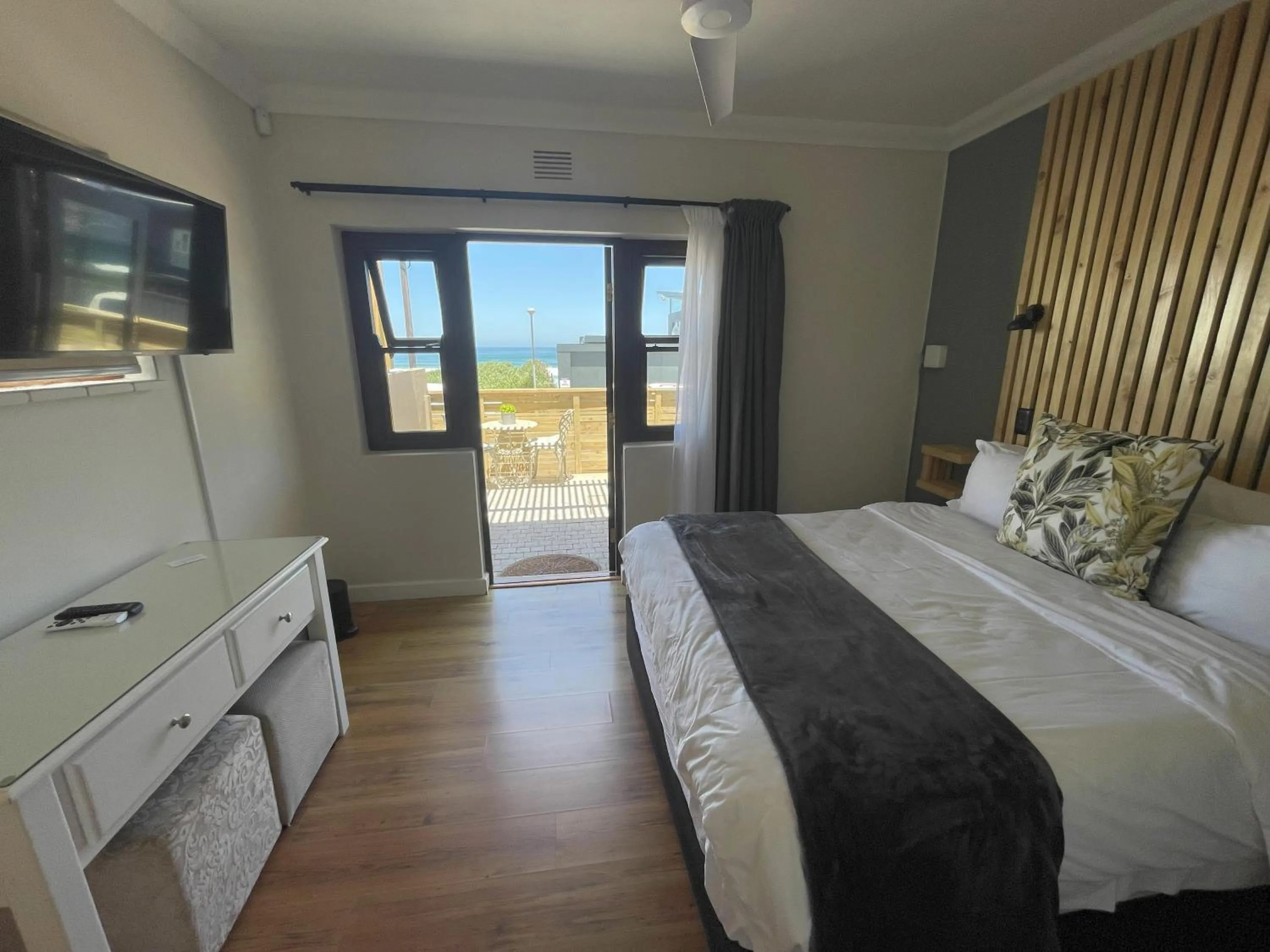 Photo of the whole room, Bed in Wilderness on Sea