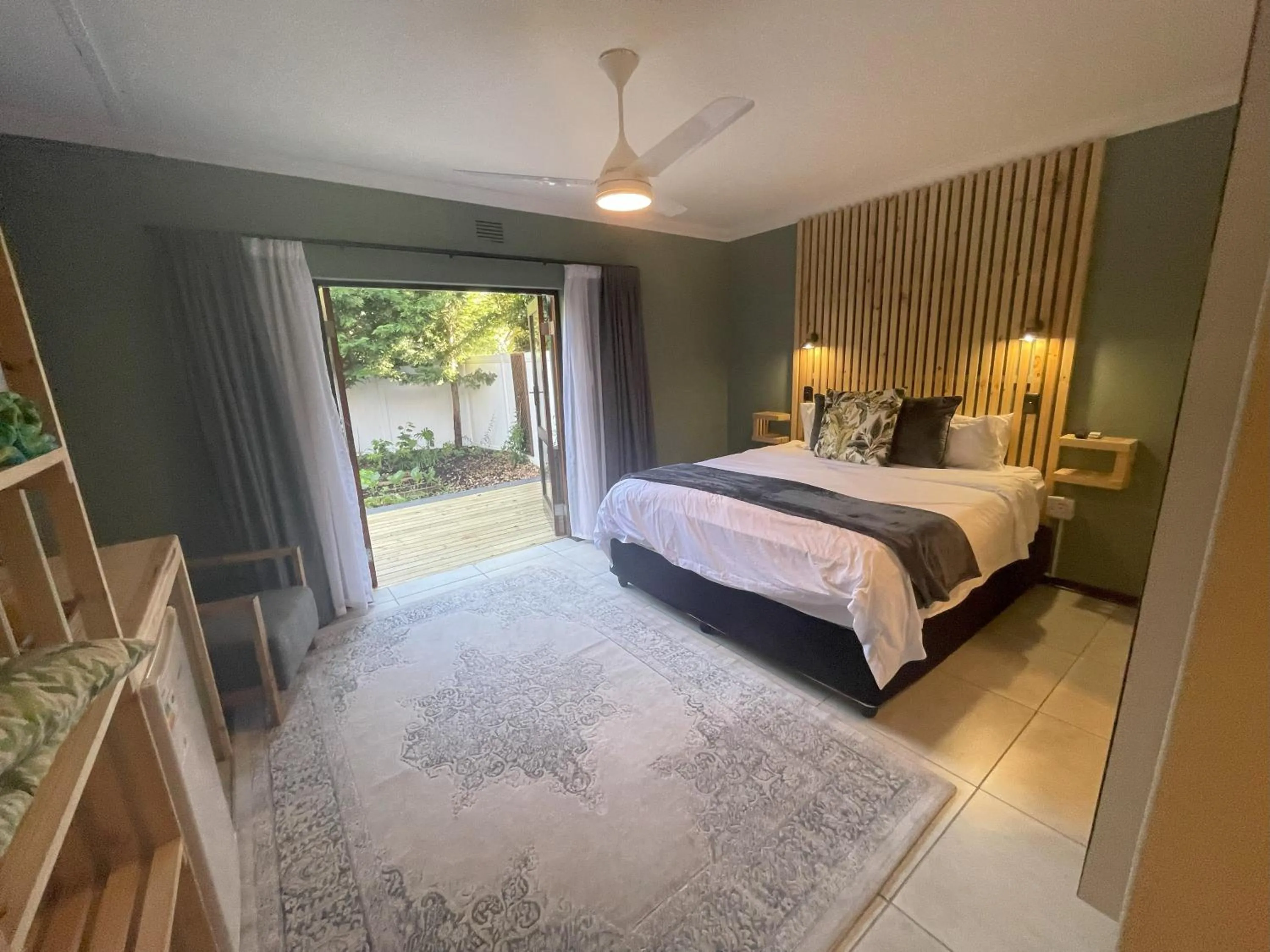 Photo of the whole room, Bed in Wilderness on Sea