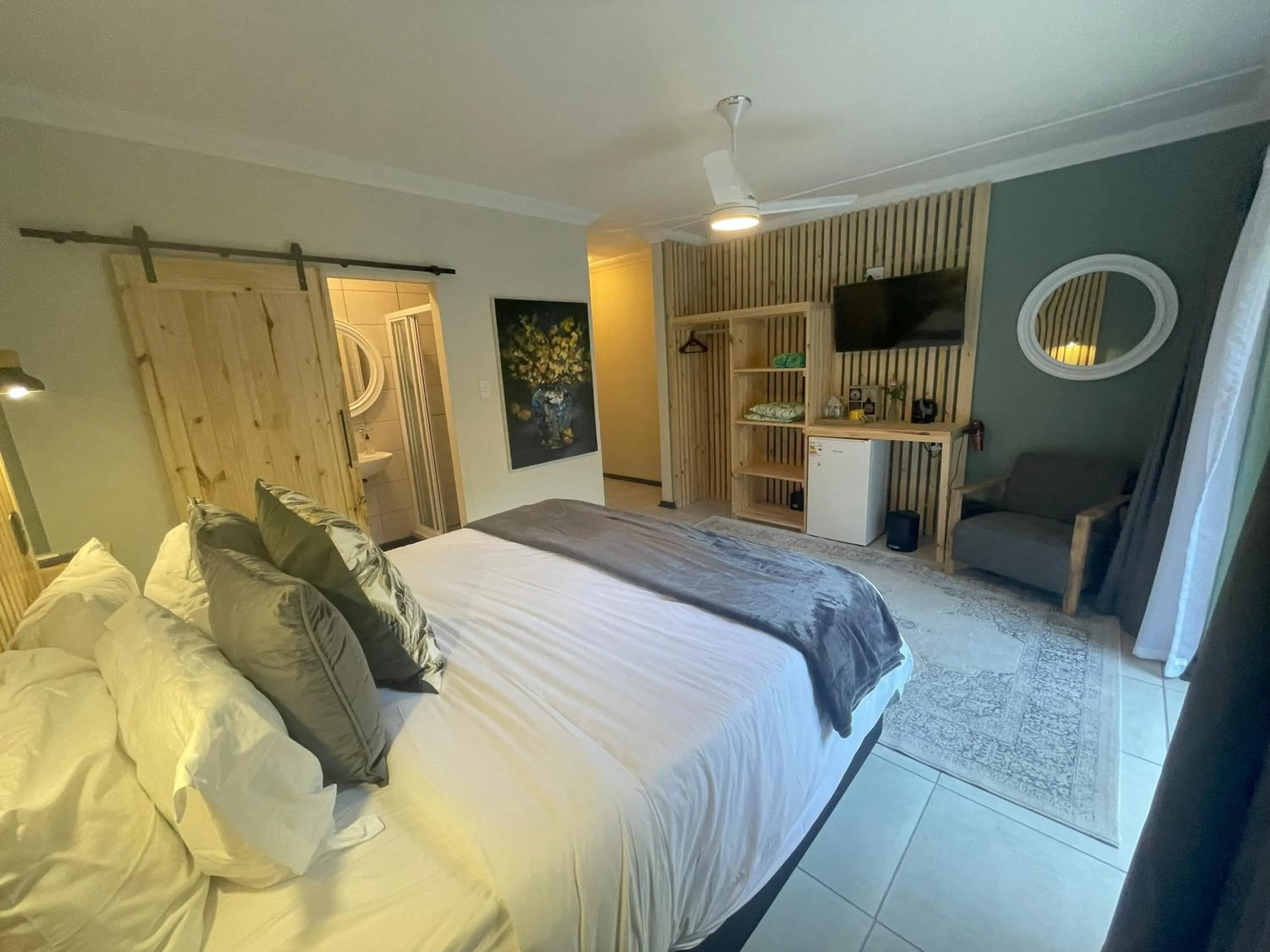 Photo of the whole room, Bed in Wilderness on Sea