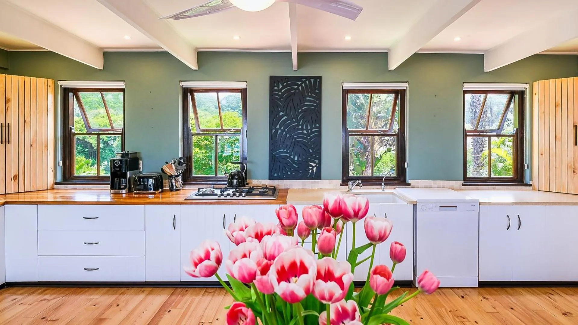 Kitchen or kitchenette in Wilderness on Sea