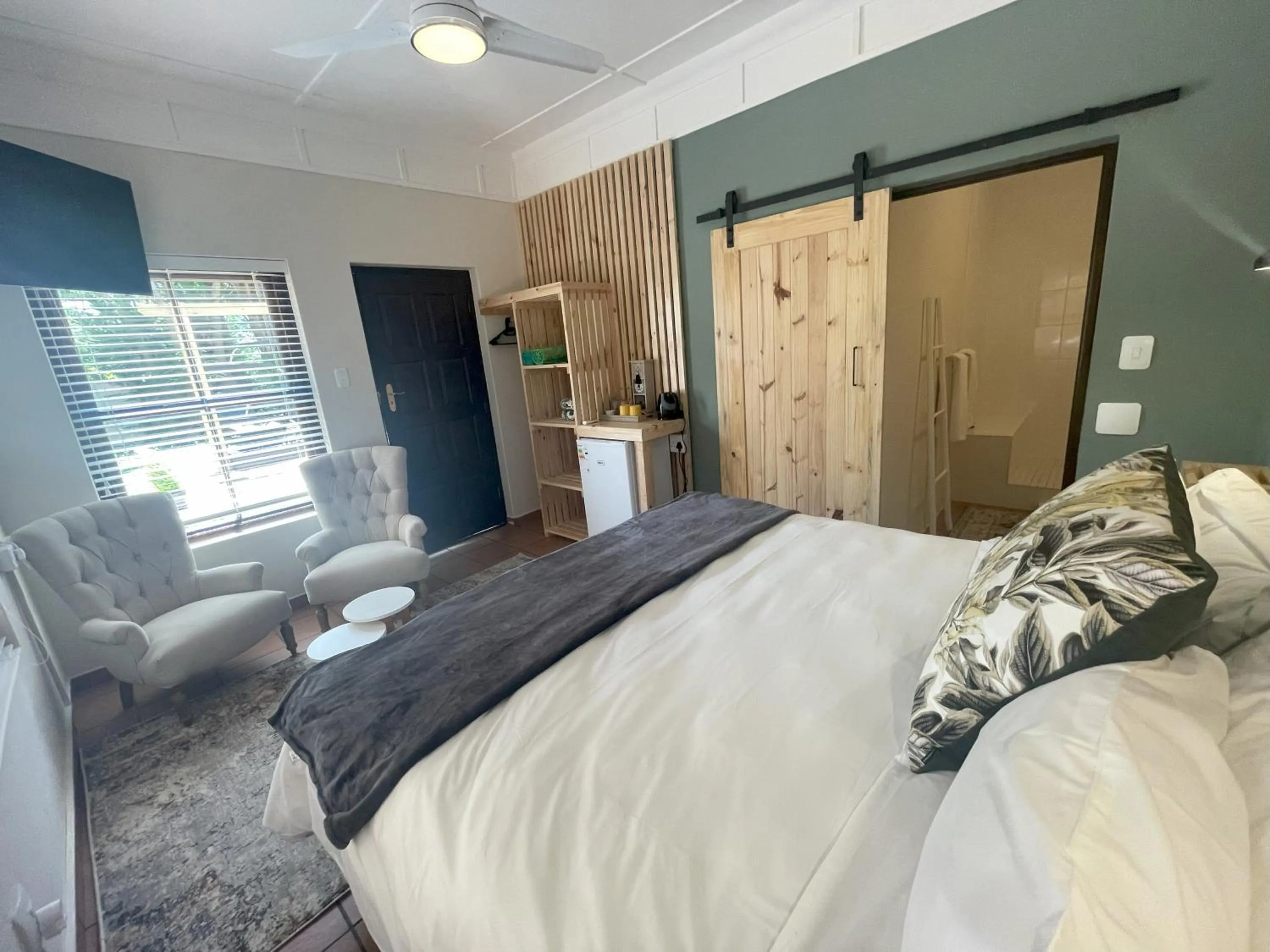 Photo of the whole room, Bed in Wilderness on Sea