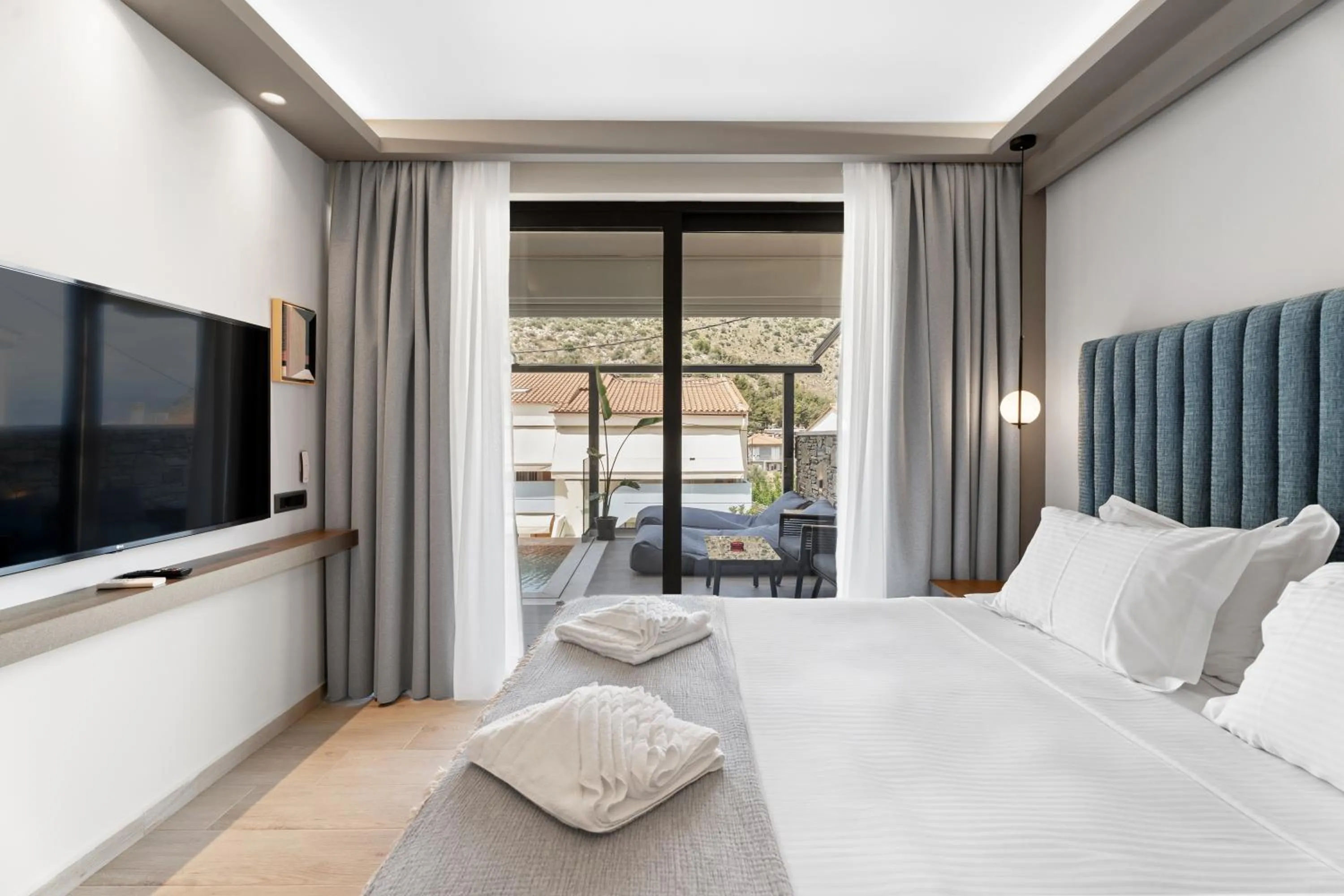 Bedroom, Bed in Ennea Muses Rooms and Suites