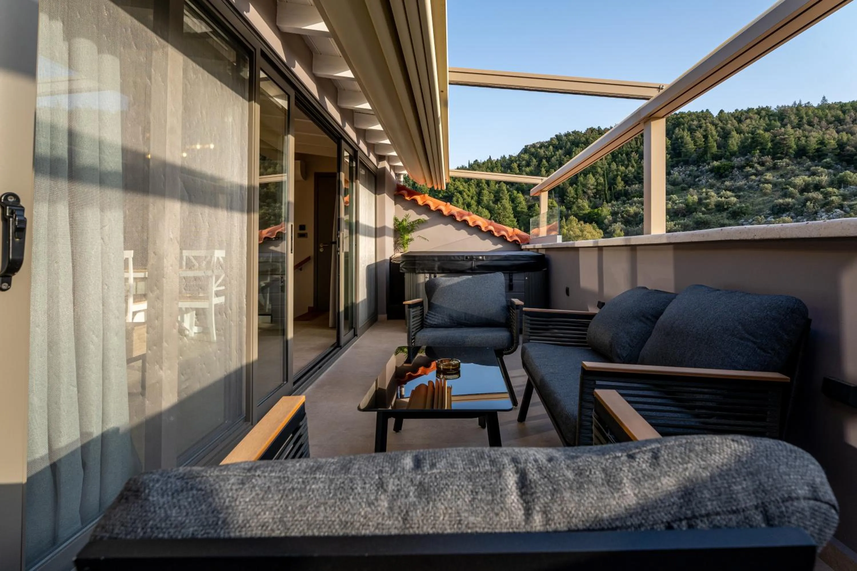 Hot Tub in Ennea Muses Rooms and Suites