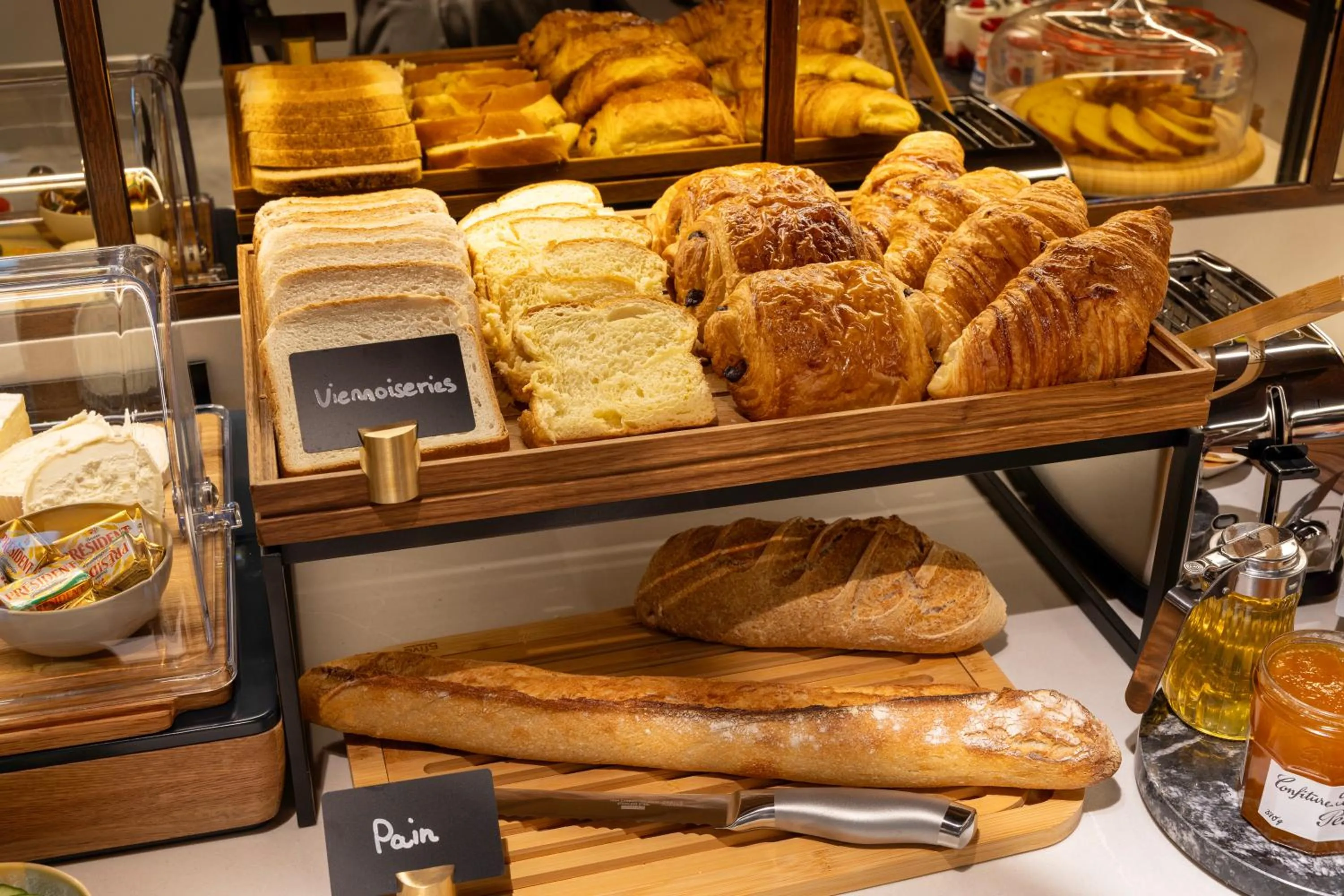 Buffet breakfast in Hôtel Gabbie