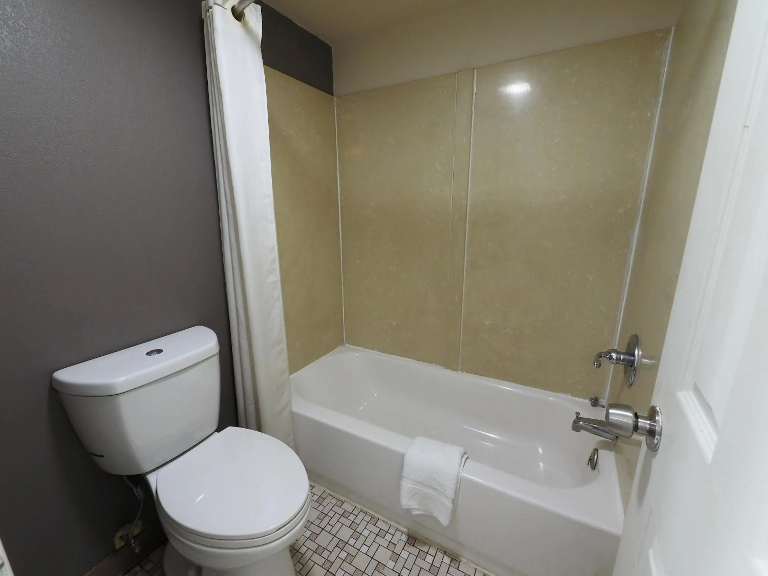 Shower in Budget Lodge Churchland