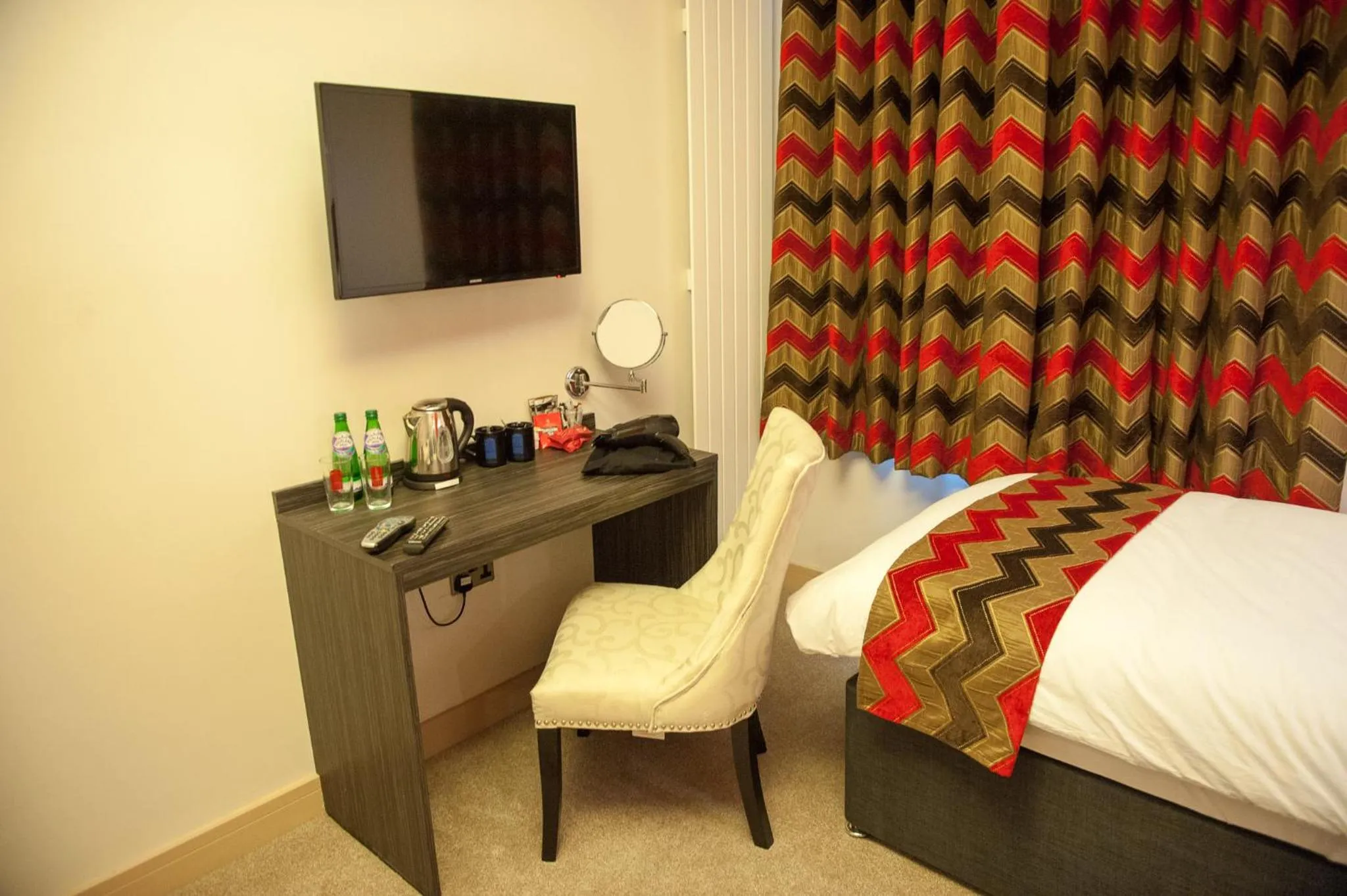 Coffee/tea facilities, Bed in Hotel Forty One