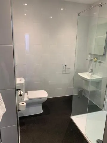 Shower in Hotel Forty One