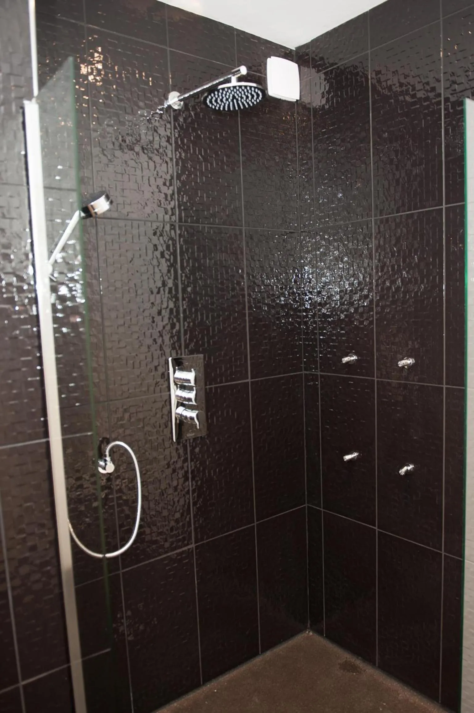 Shower in Hotel Forty One