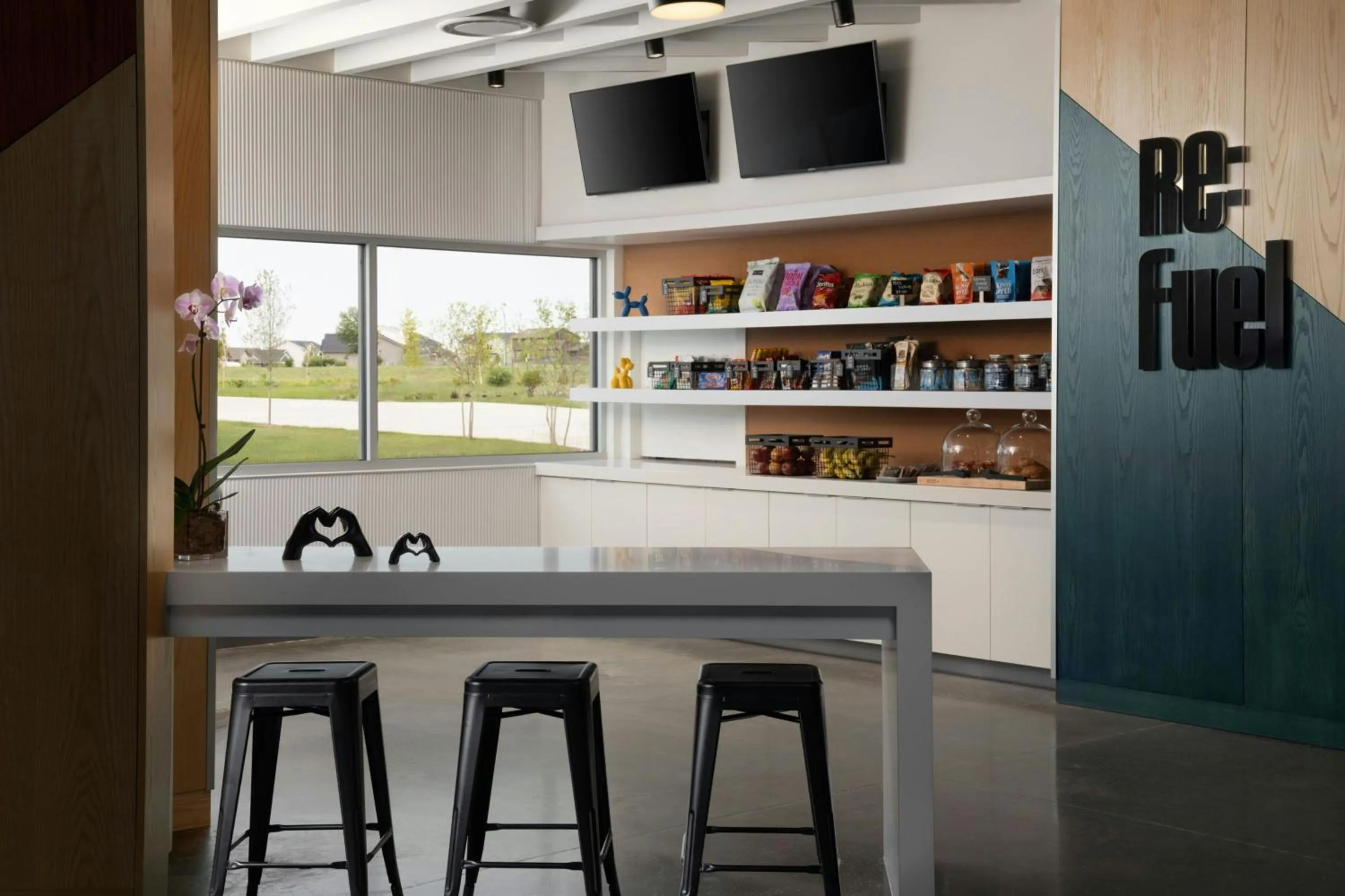 Restaurant/places to eat in Aloft Waukee