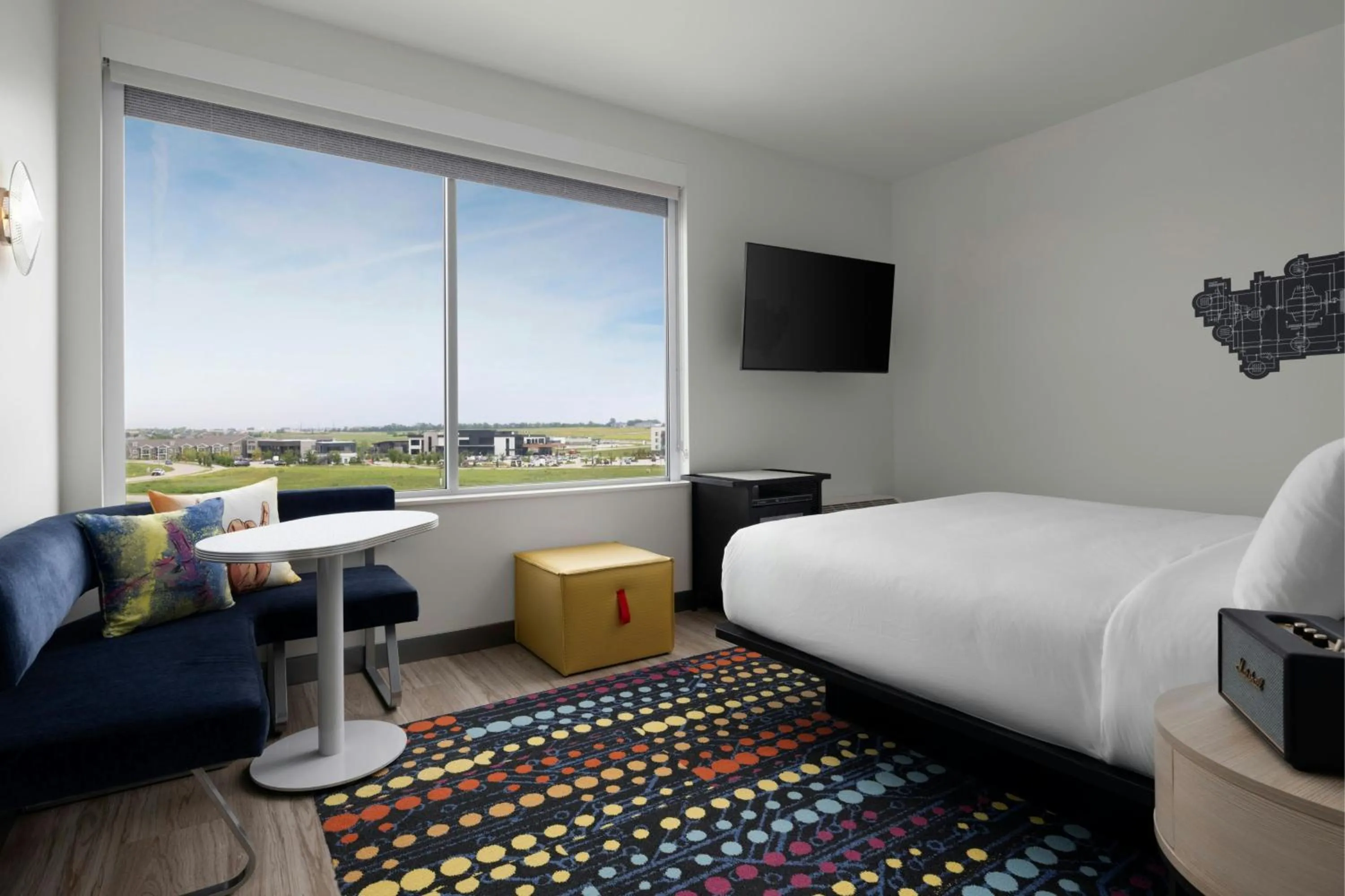 Photo of the whole room, Bed in Aloft Waukee