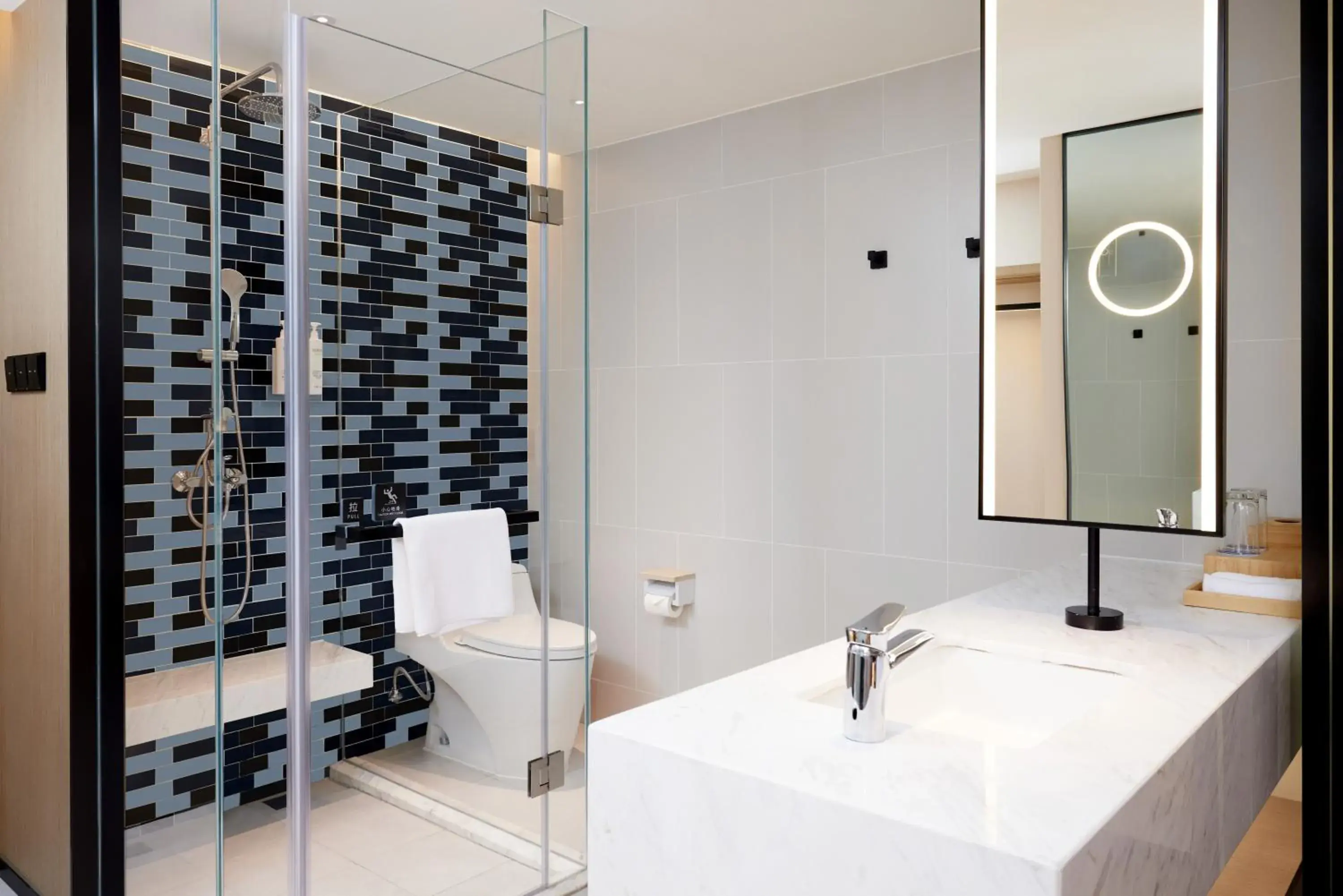 Standard Double Room with City View in Fairfield by Marriott Lijiang Ancient Town Standard Double Room with City View in Fairfield by Marriott Lijiang Ancient Town