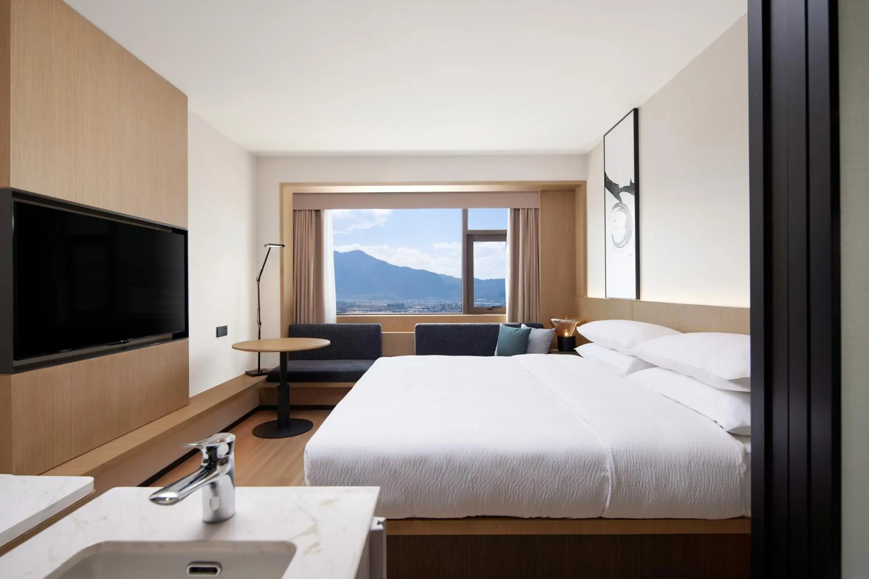 Premium King Room with City View in Fairfield by Marriott Lijiang Ancient Town Premium King Room with City View in Fairfield by Marriott Lijiang Ancient Town