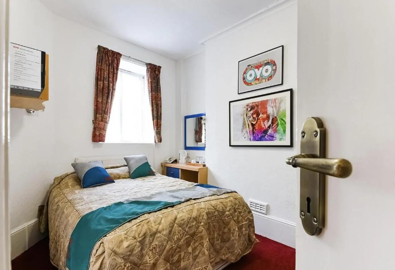 Bedroom, Bed in Boston Court Hotel